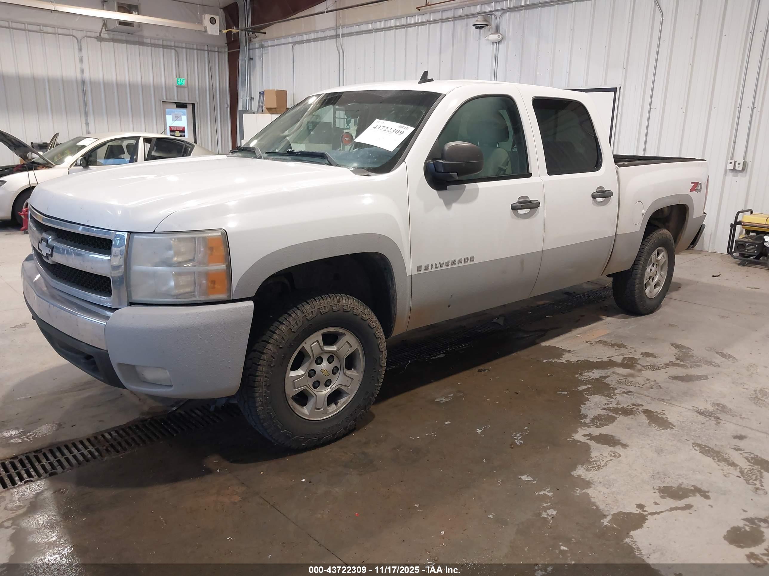 CHEVROLET SILVERADO image 2