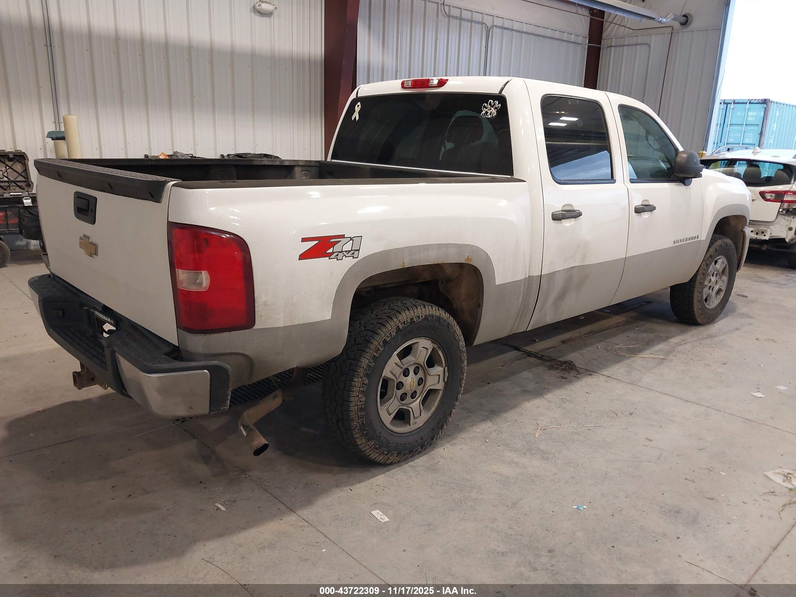 CHEVROLET SILVERADO image 4