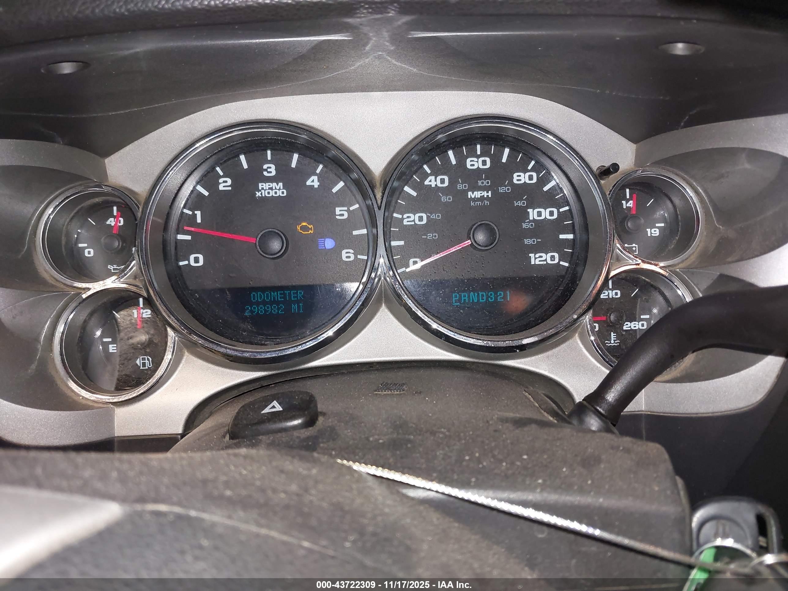 CHEVROLET SILVERADO image 7