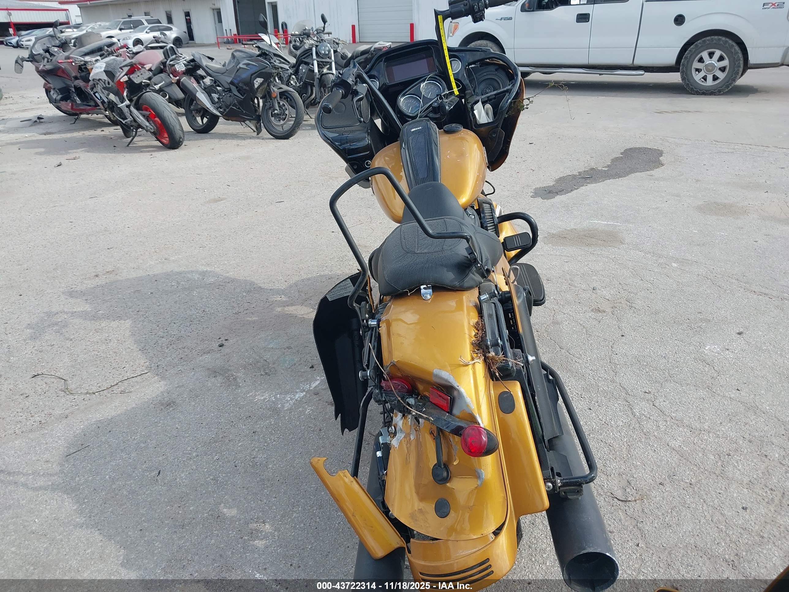 HARLEY-DAVIDSON FLTRXS image 6