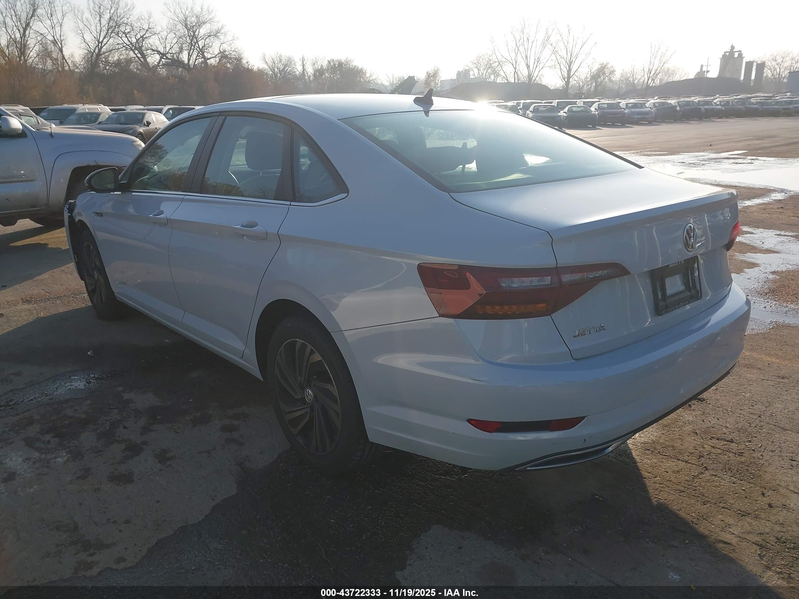 VOLKSWAGEN JETTA image 3