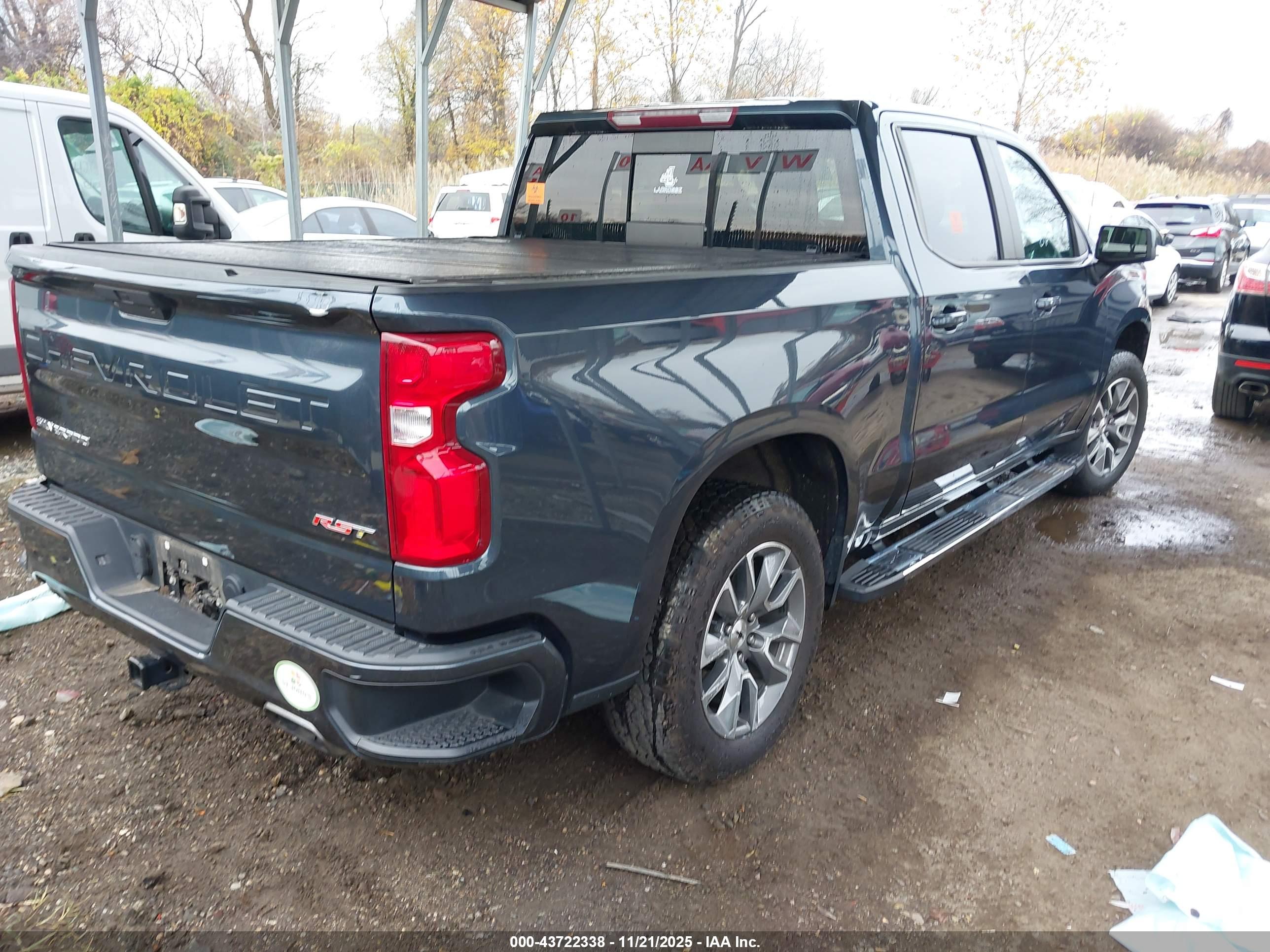 CHEVROLET SILVERADO image 4
