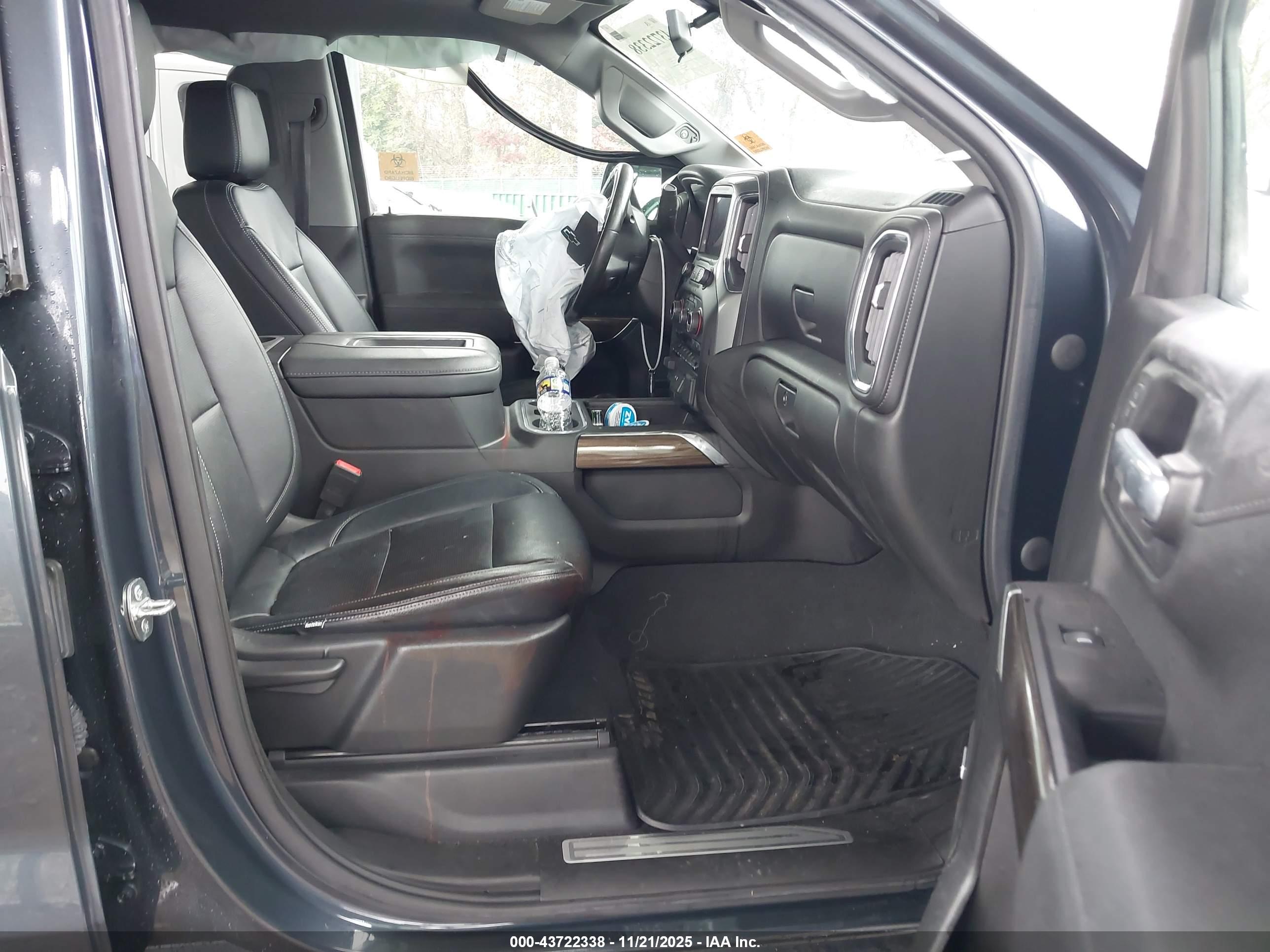CHEVROLET SILVERADO image 5