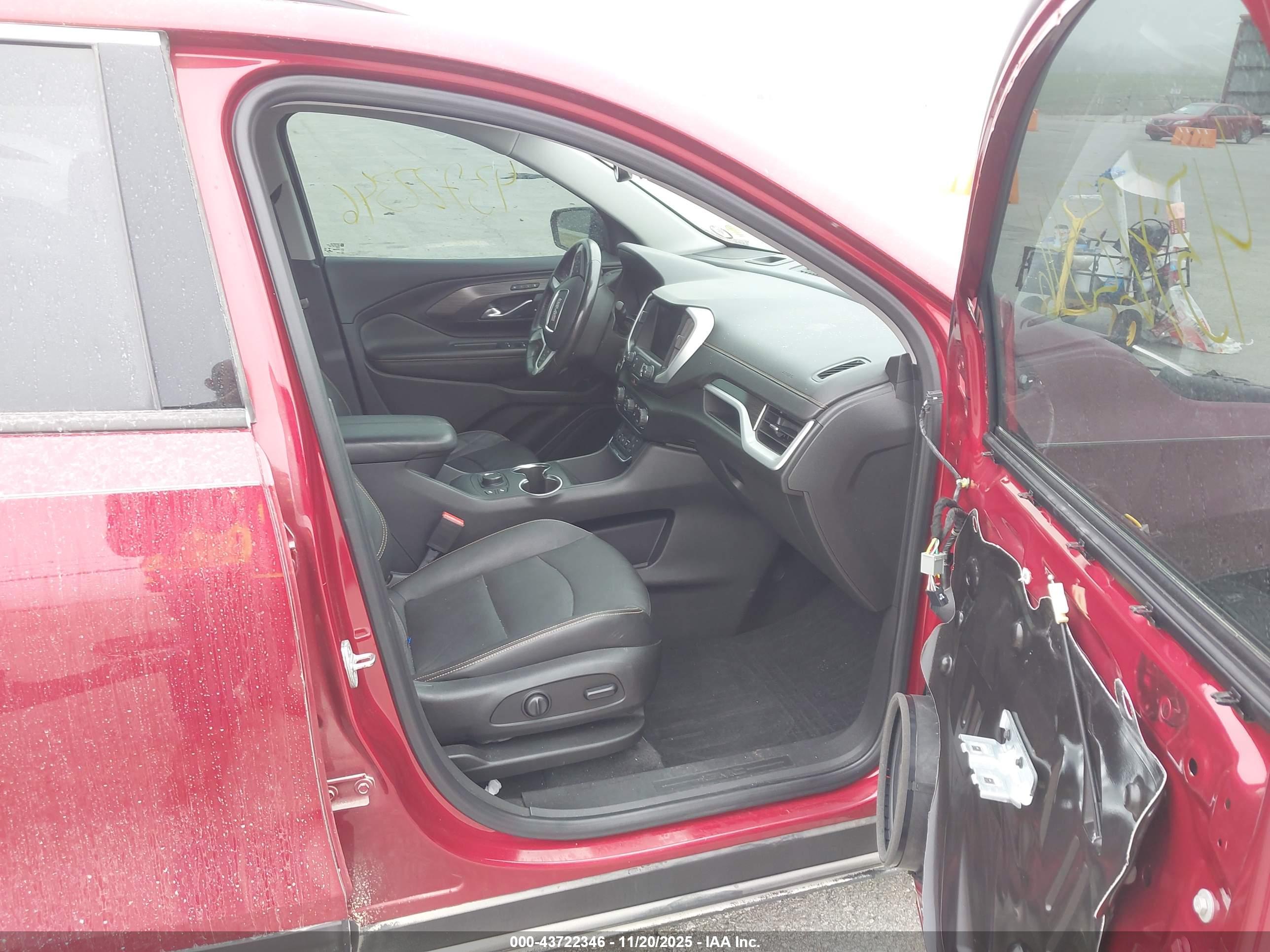 GMC TERRAIN image 5