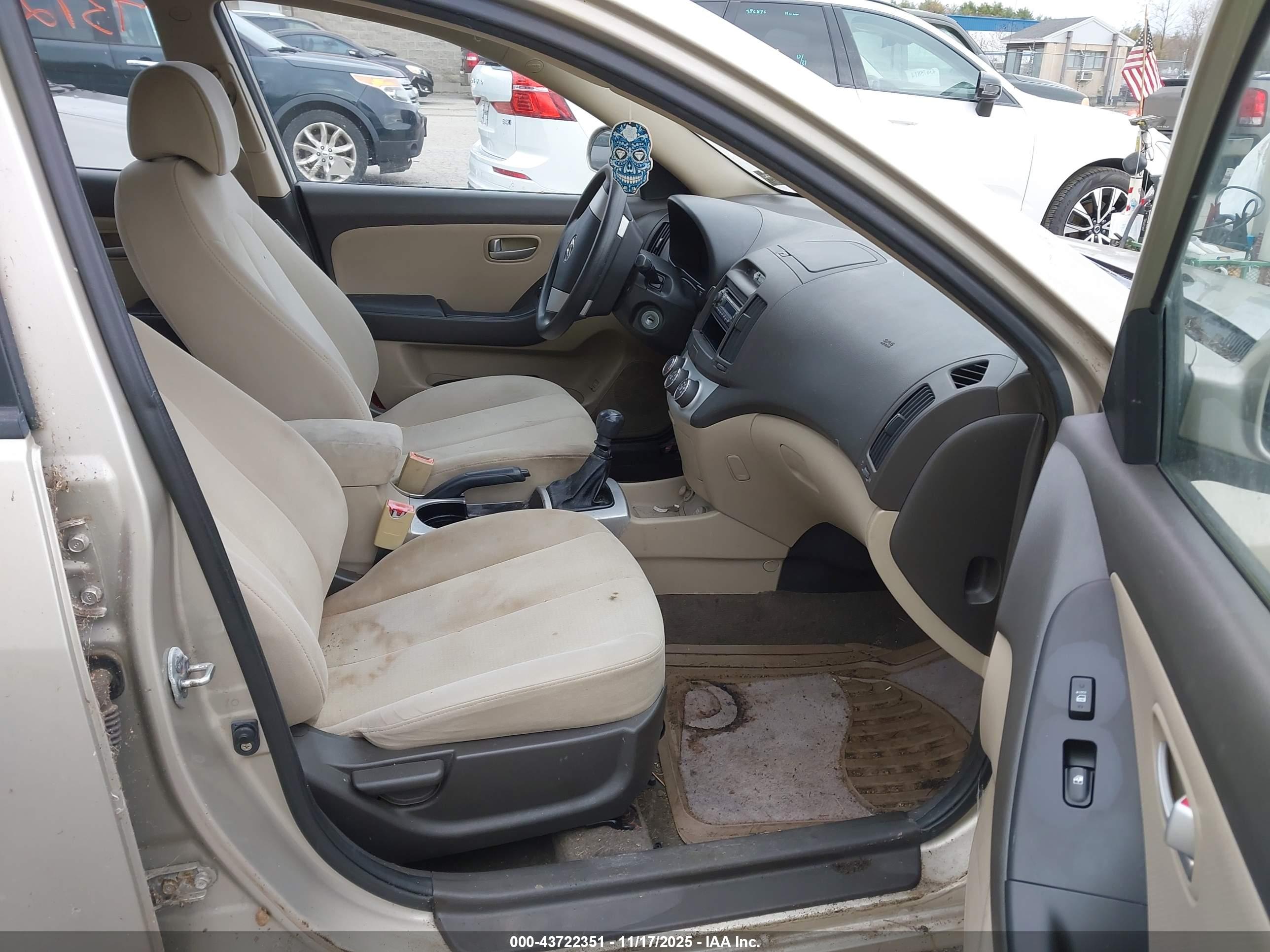 HYUNDAI ELANTRA image 5