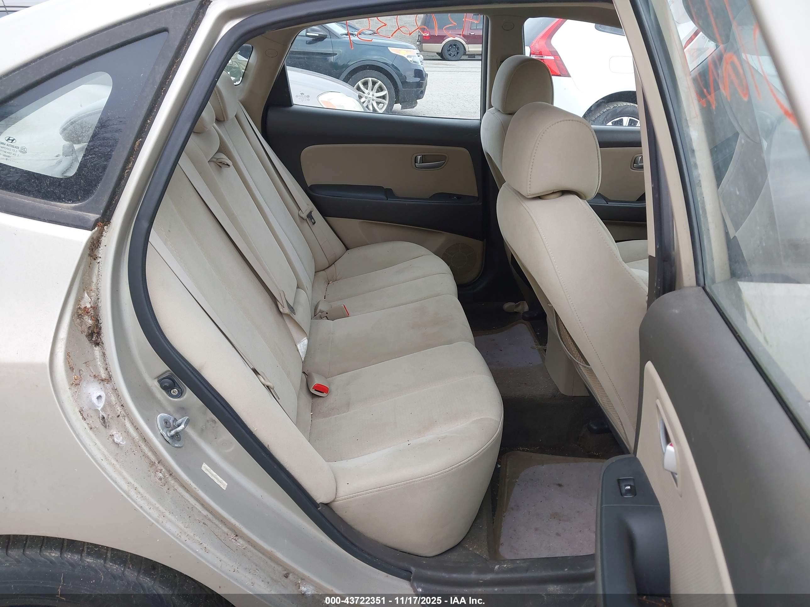 HYUNDAI ELANTRA image 8