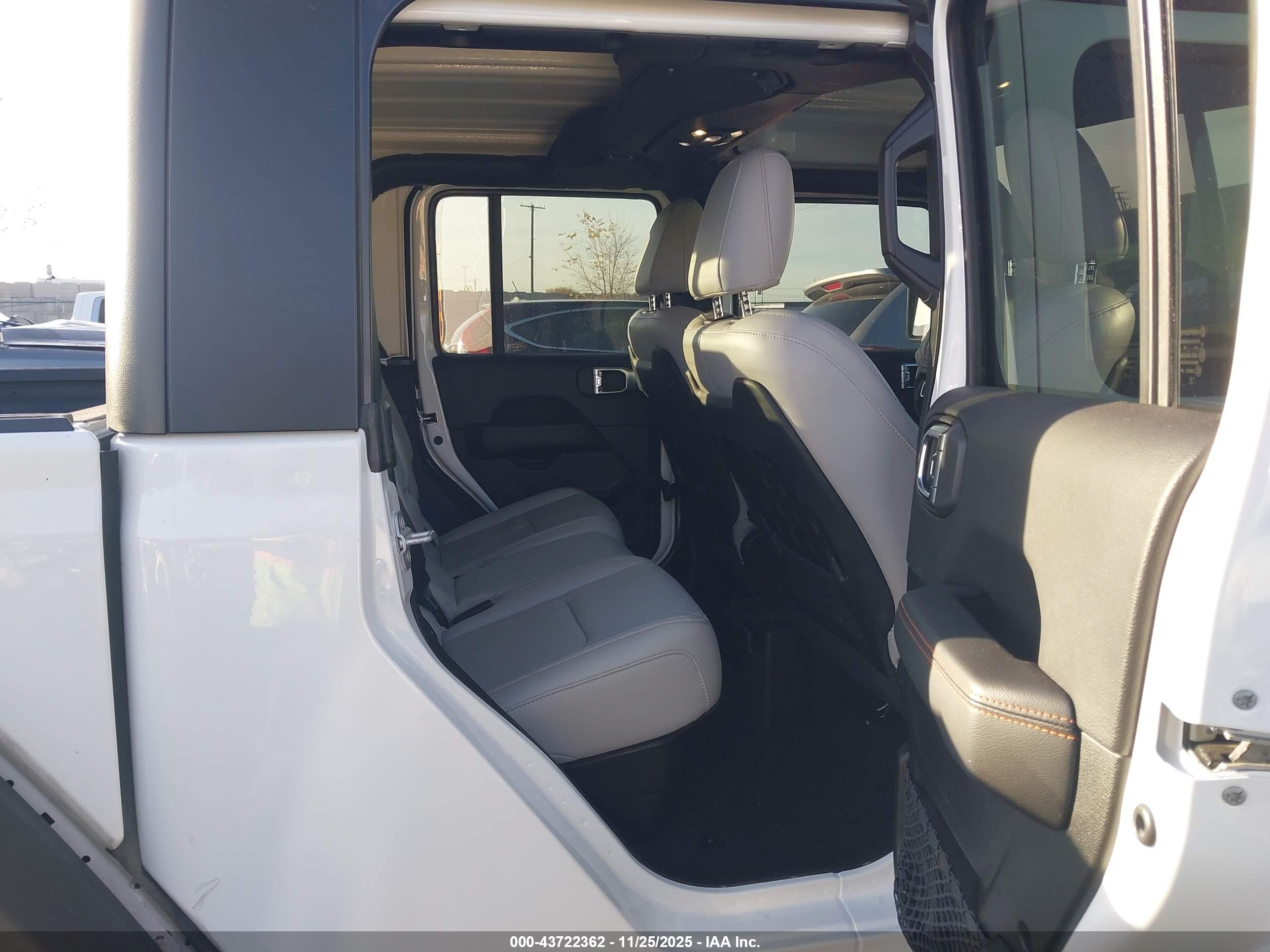 JEEP GLADIATOR image 8