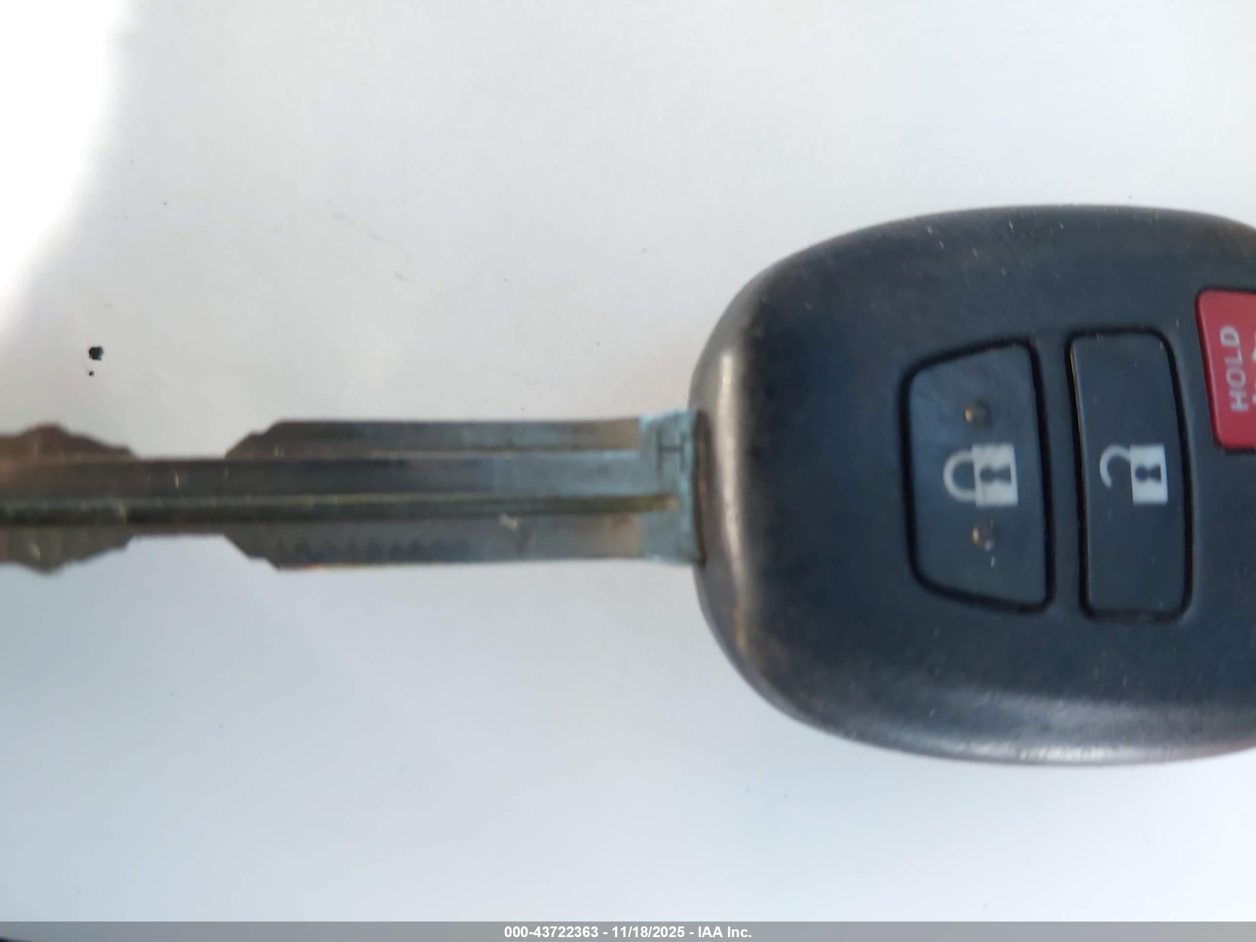 TOYOTA RAV4 image 11