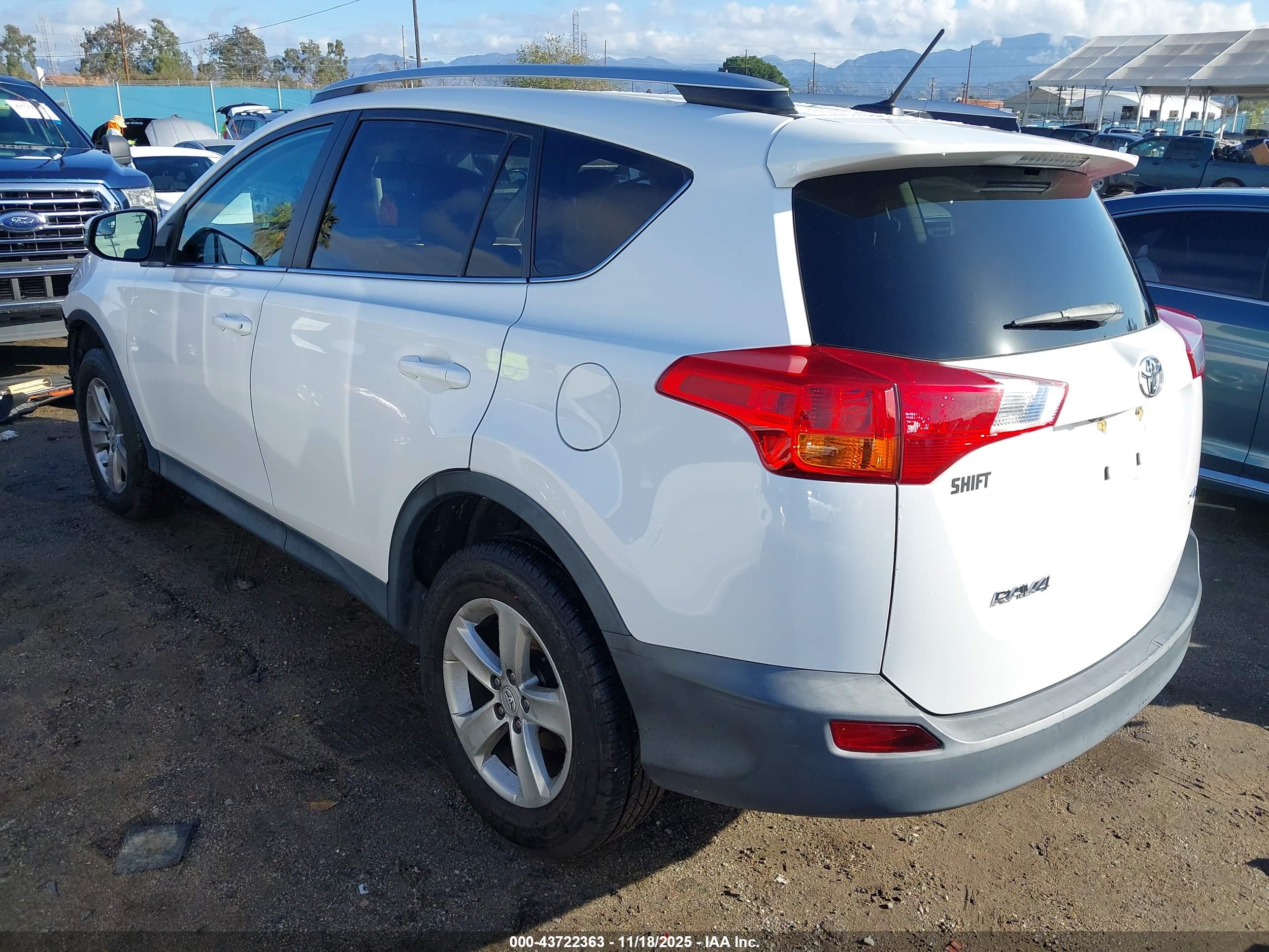 TOYOTA RAV4 image 3