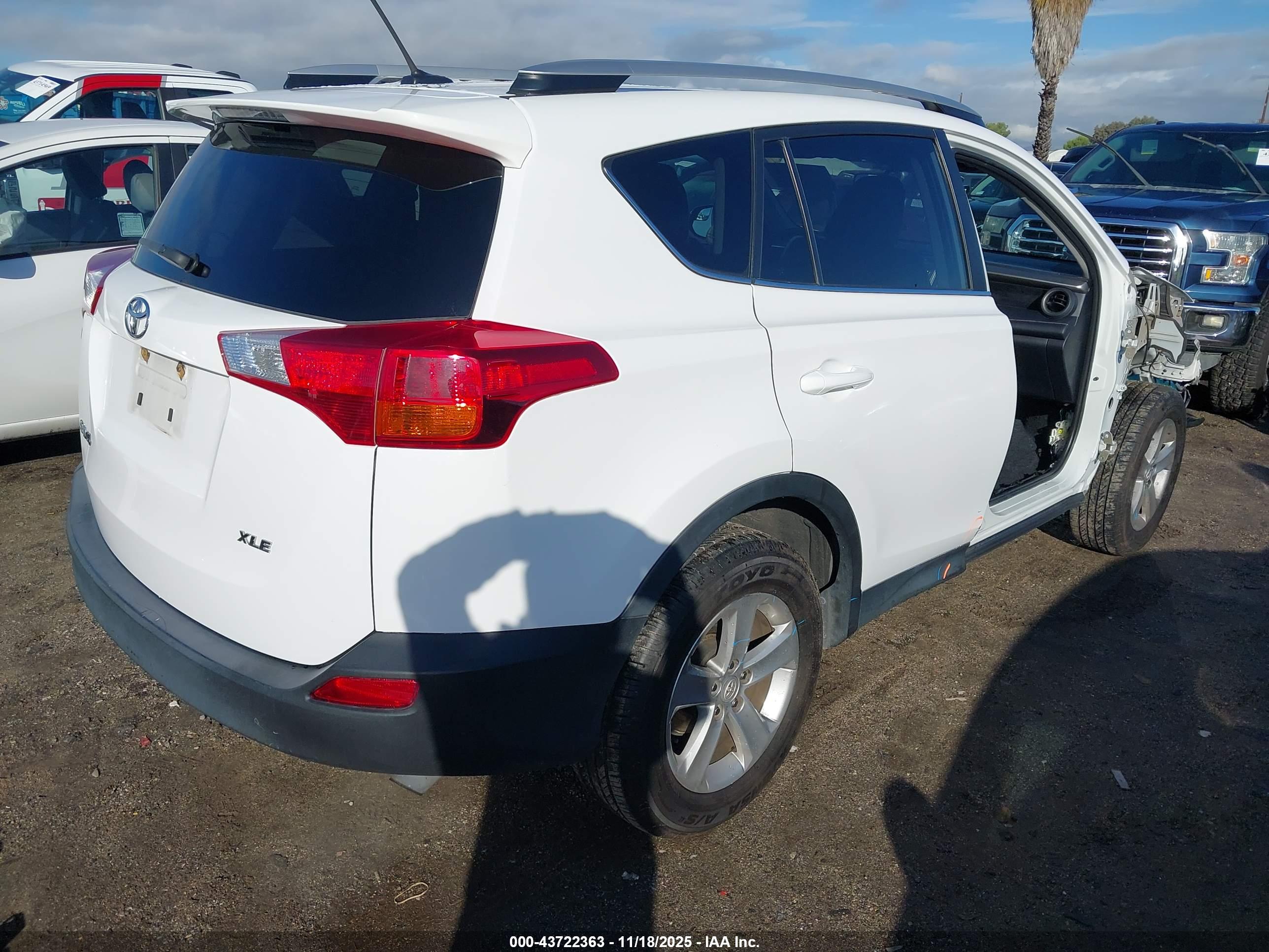TOYOTA RAV4 image 4