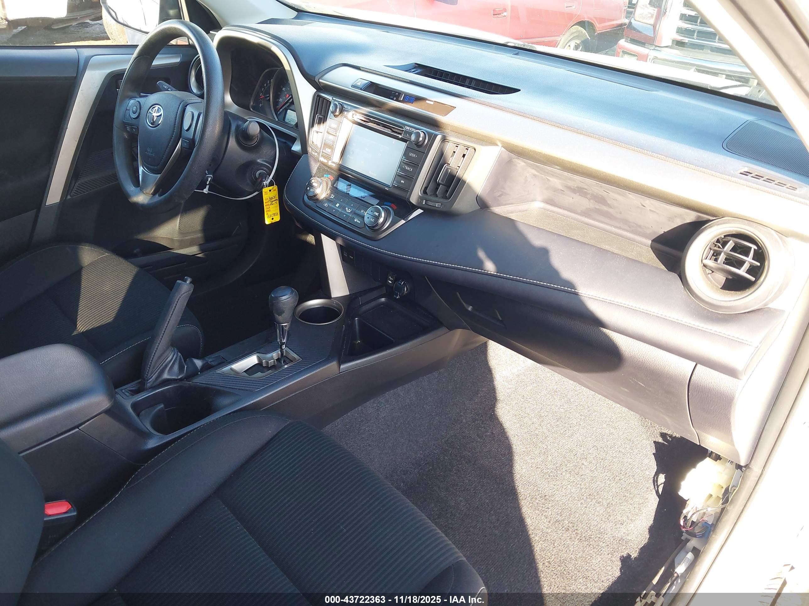 TOYOTA RAV4 image 5