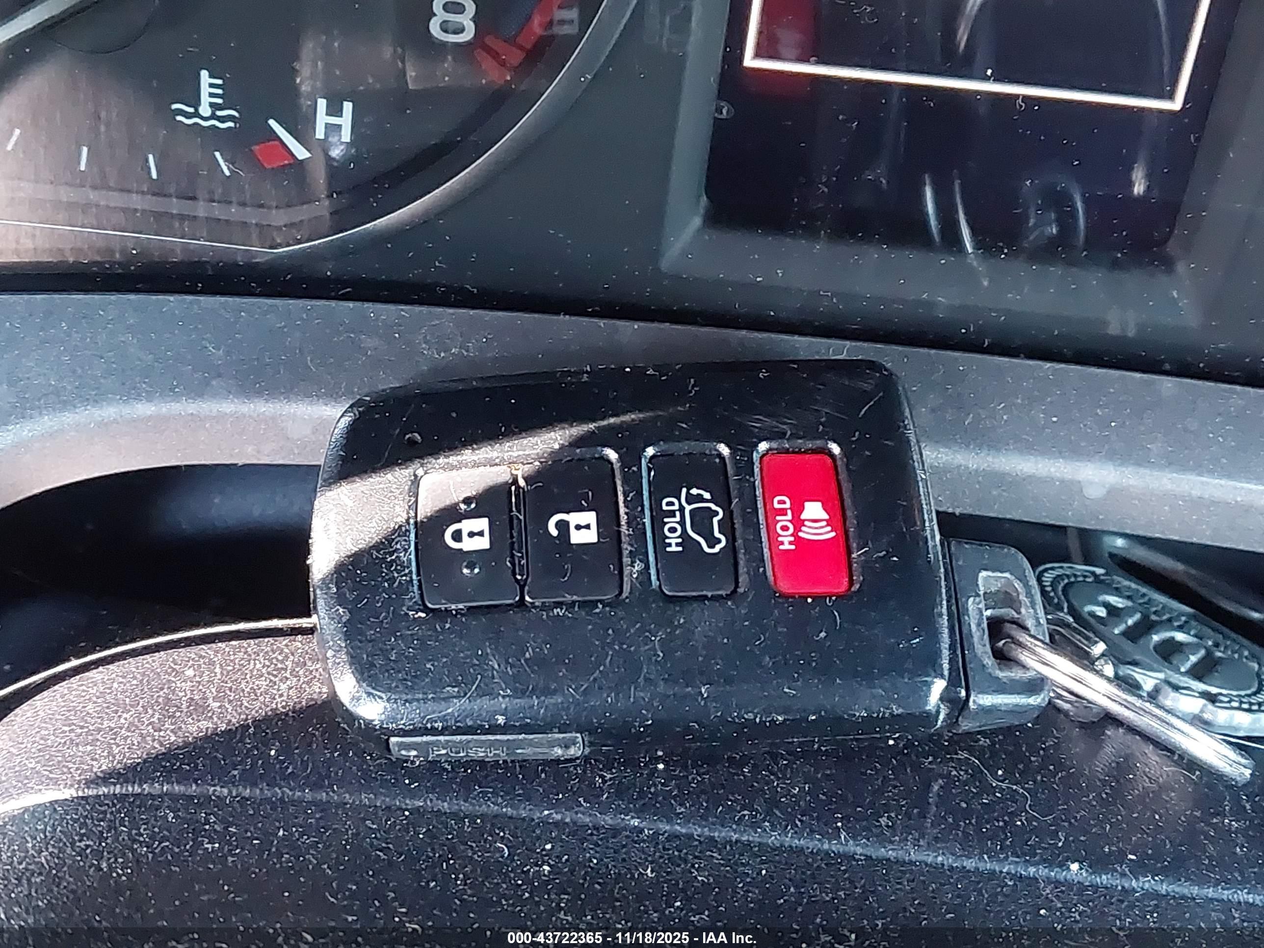 TOYOTA RAV4 image 11
