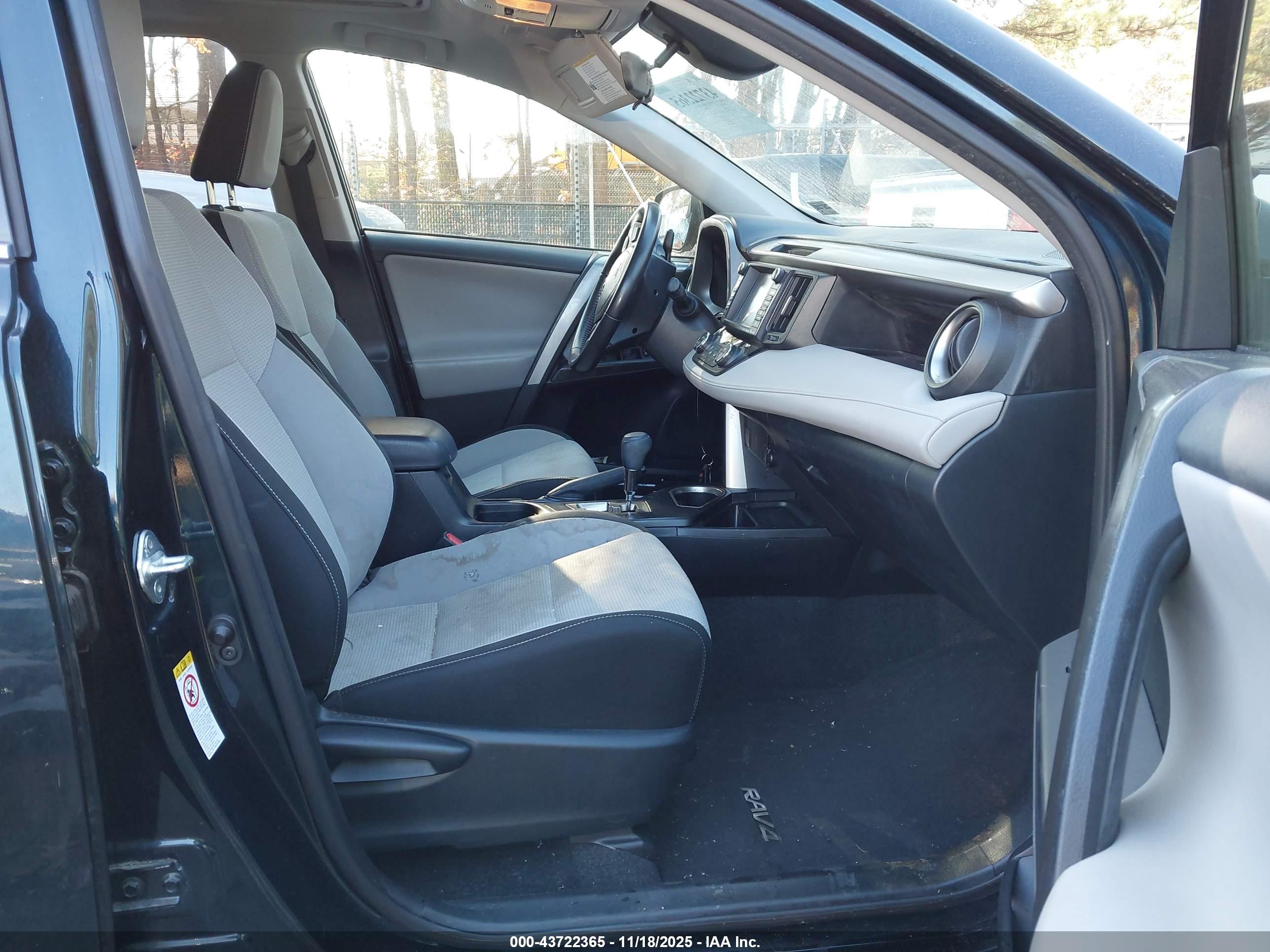 TOYOTA RAV4 image 5