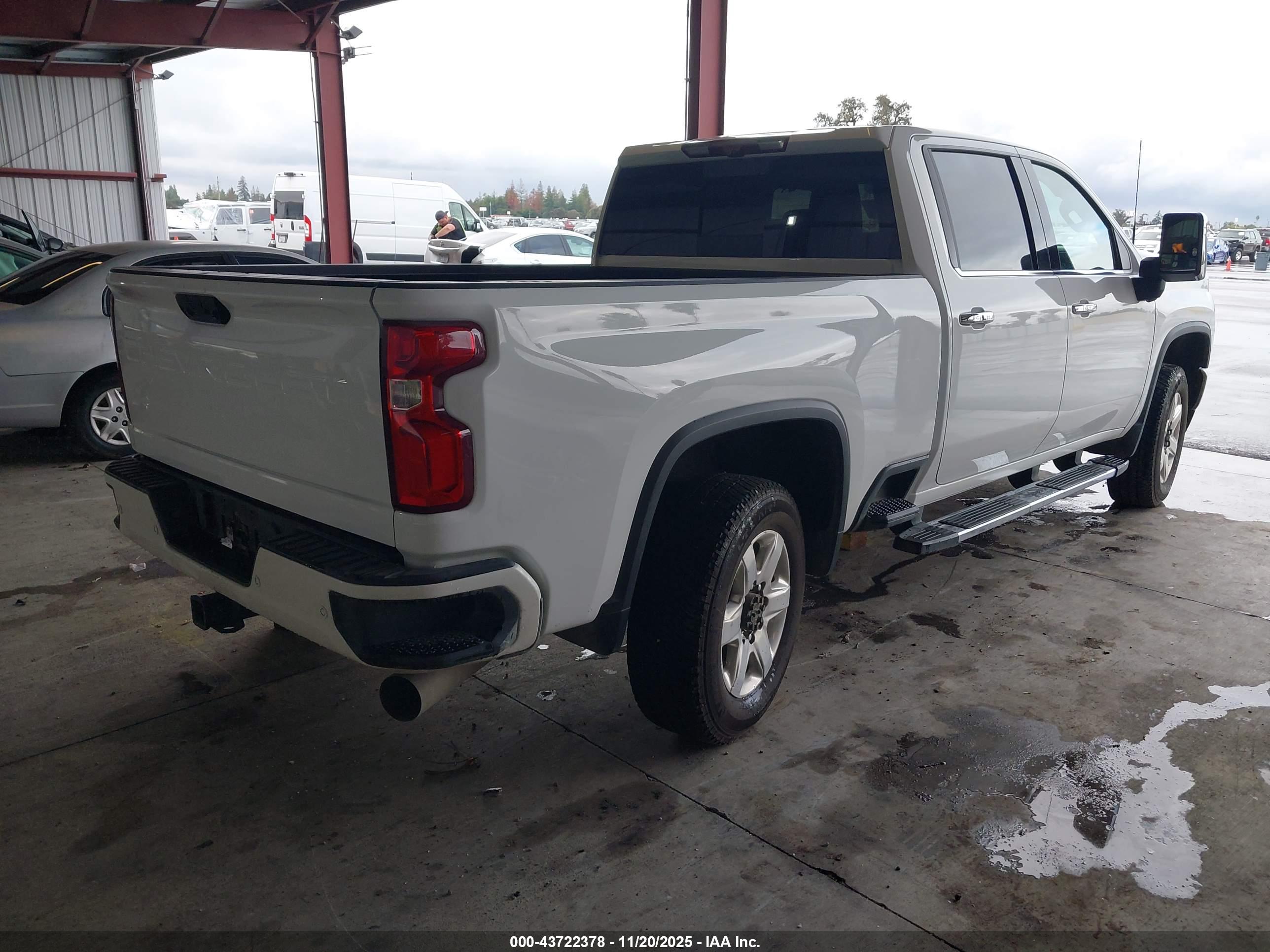 CHEVROLET SILVERADO image 4