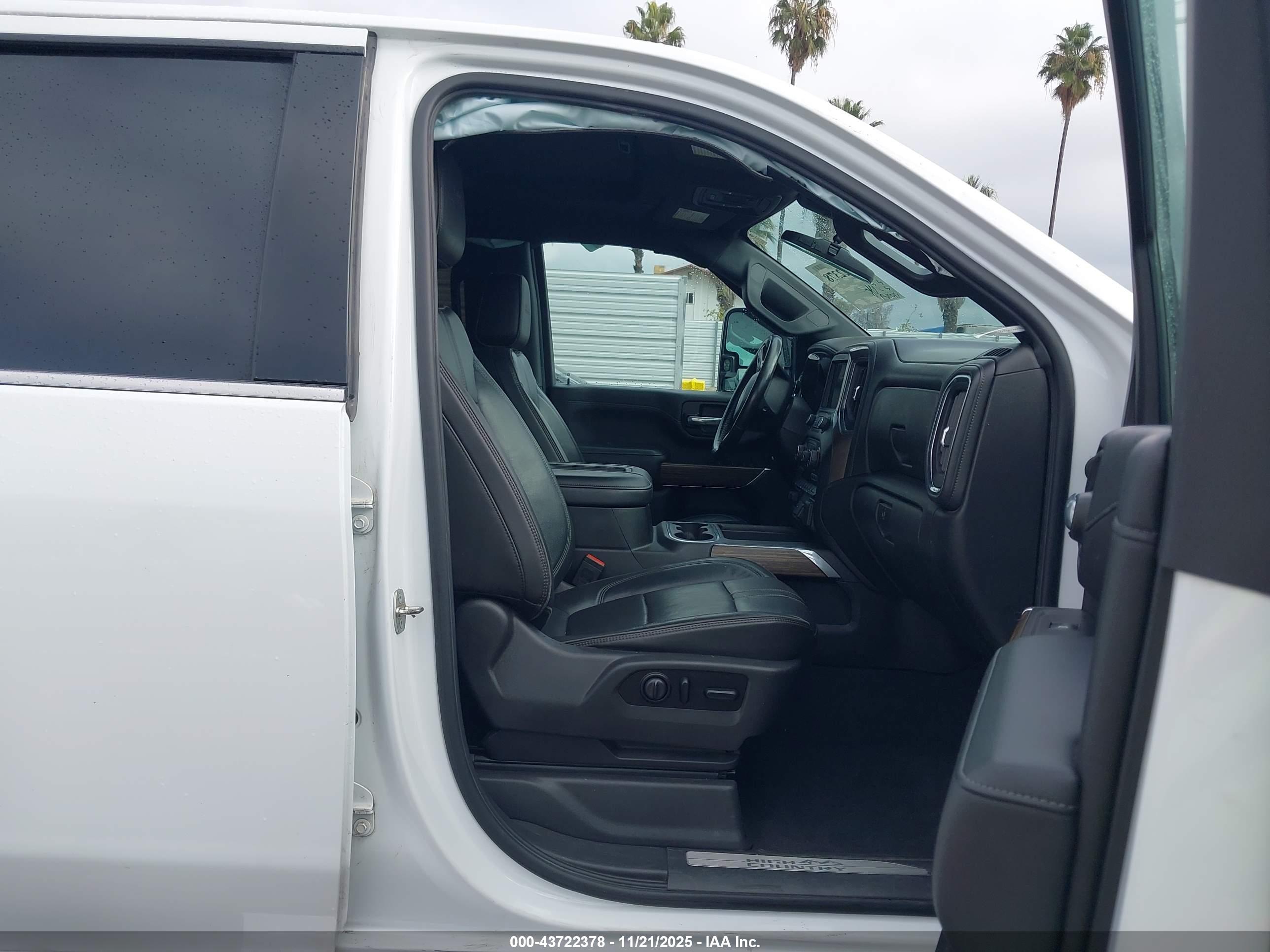 CHEVROLET SILVERADO image 8