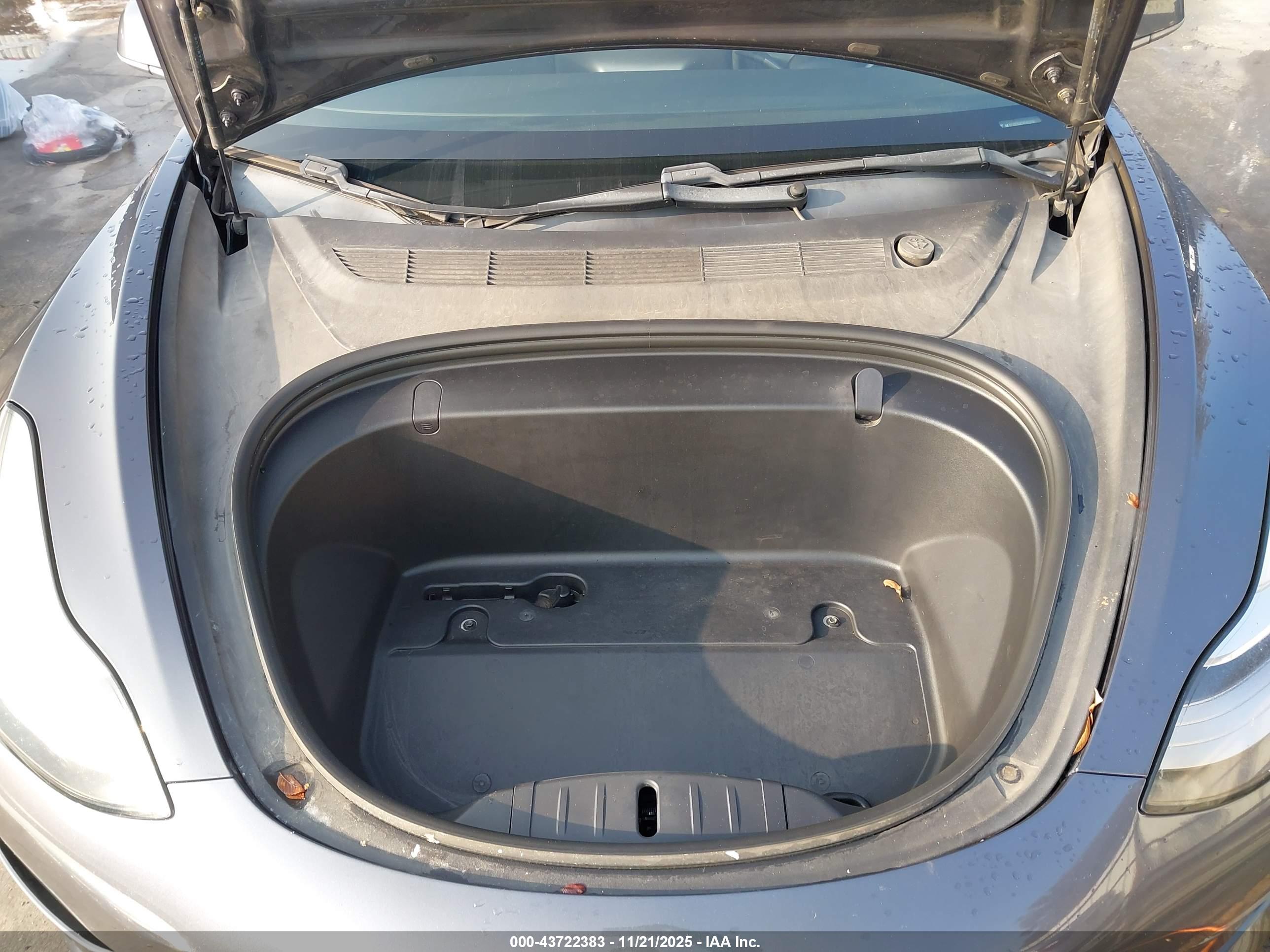 TESLA MODEL image 10