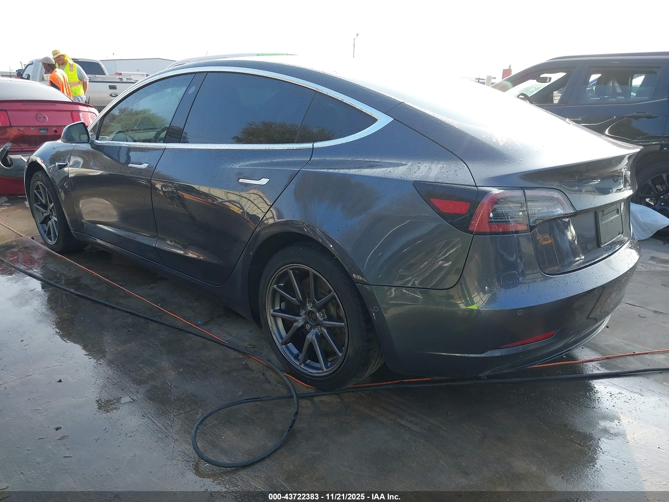 TESLA MODEL image 3