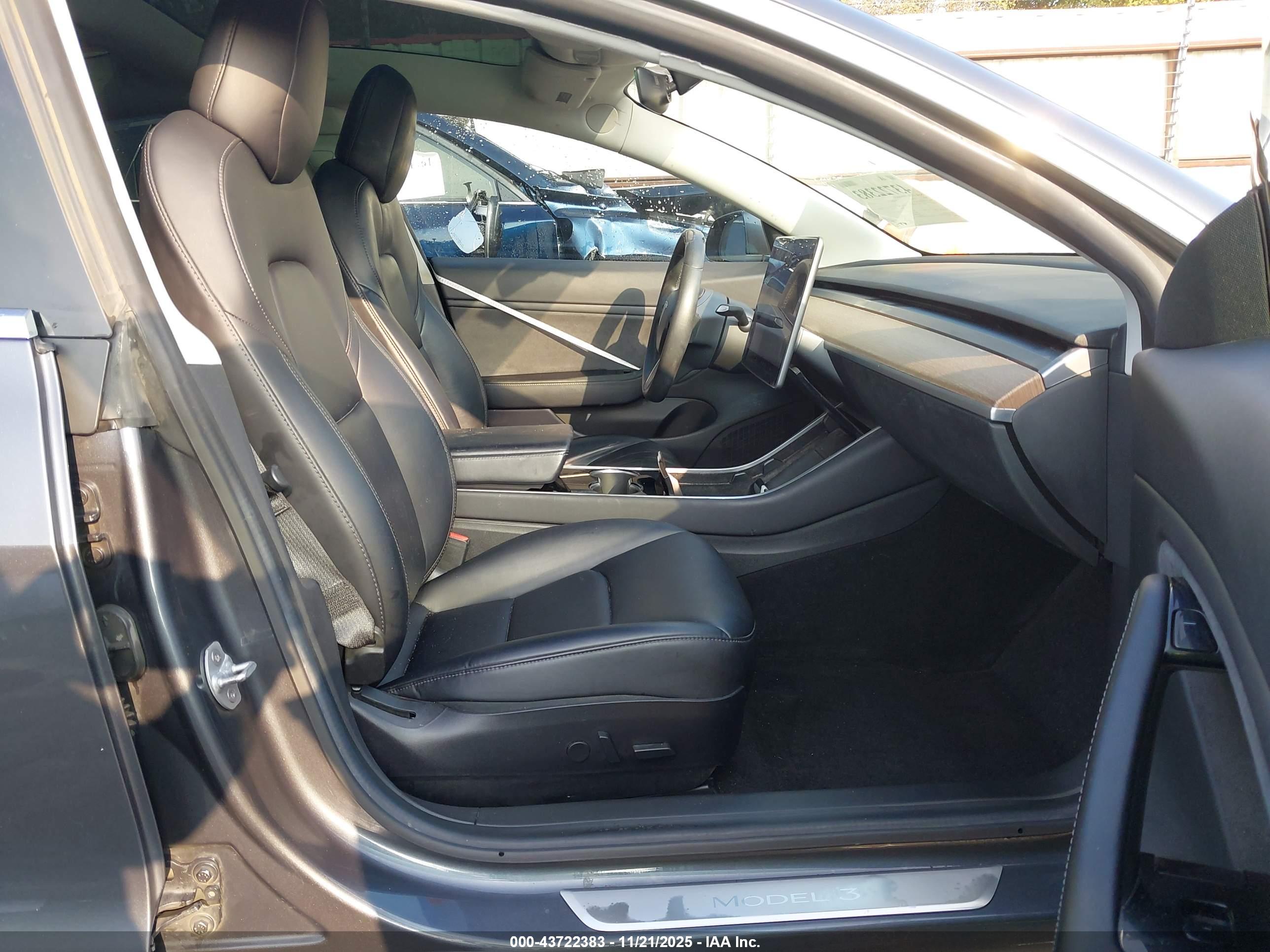 TESLA MODEL image 5