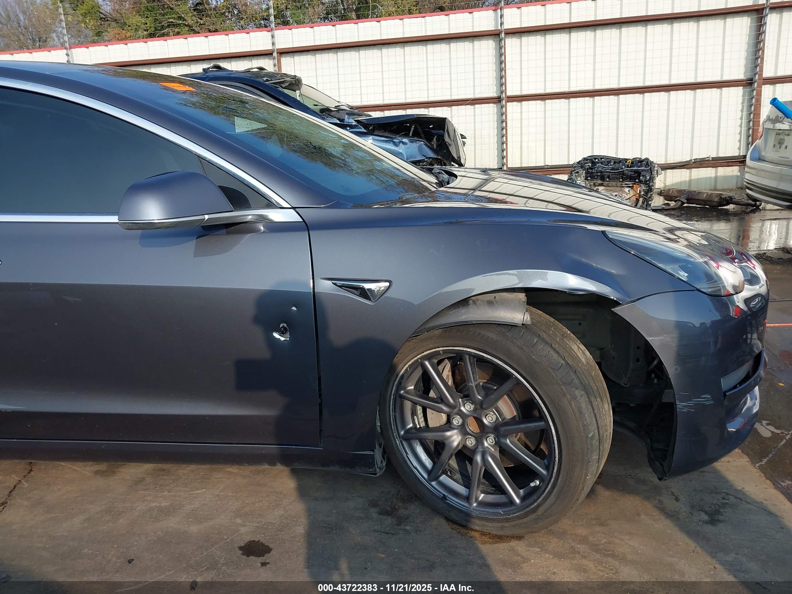 TESLA MODEL image 6