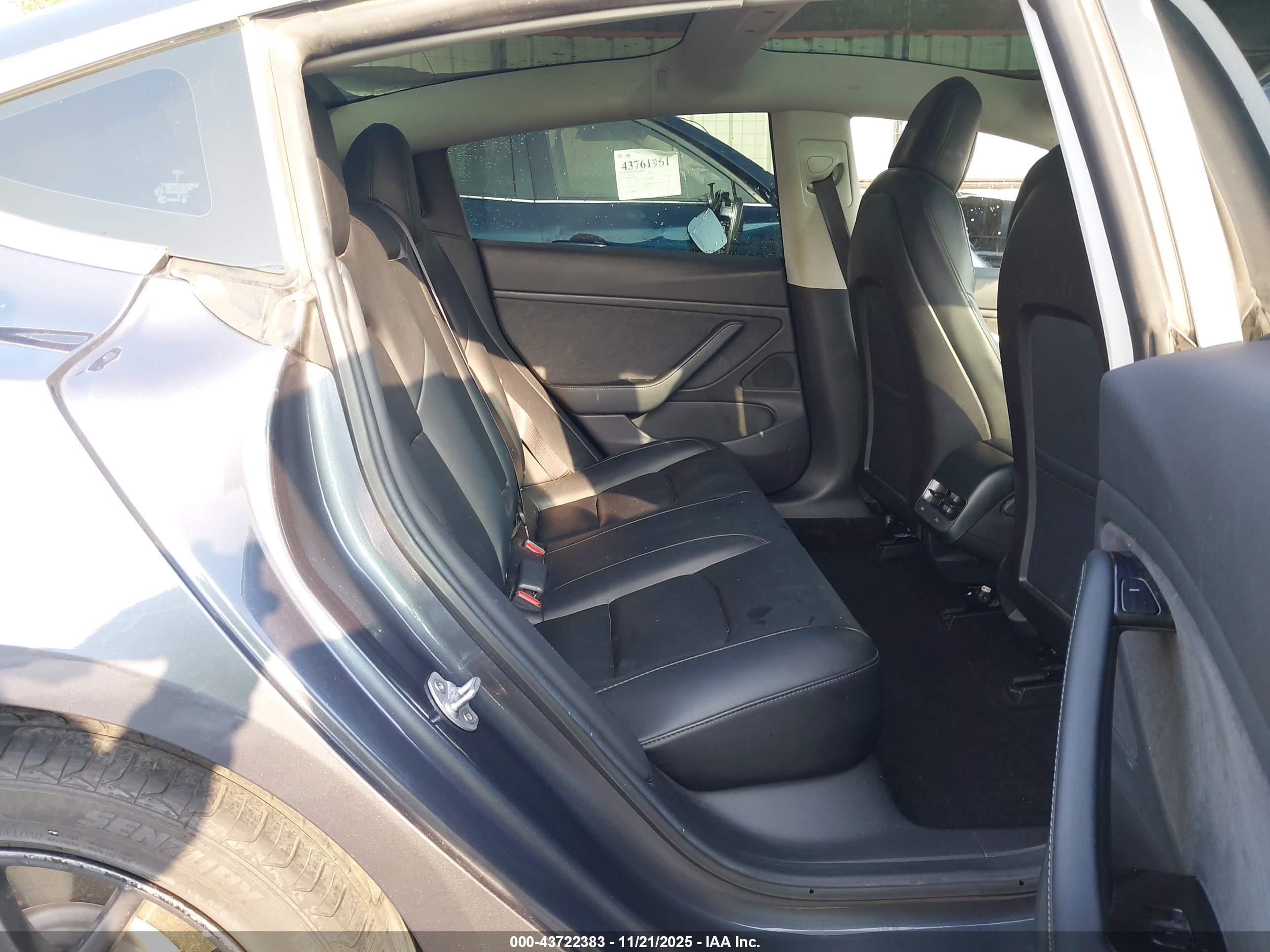 TESLA MODEL image 8