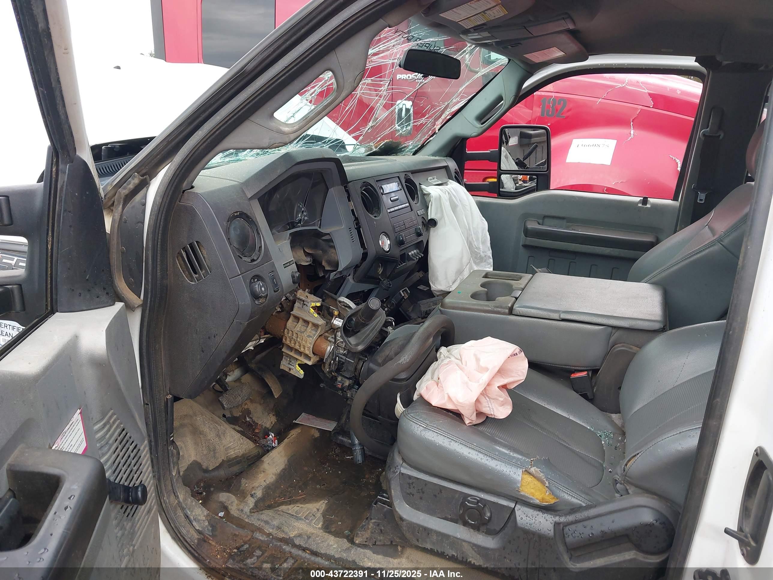 FORD F-550 image 7
