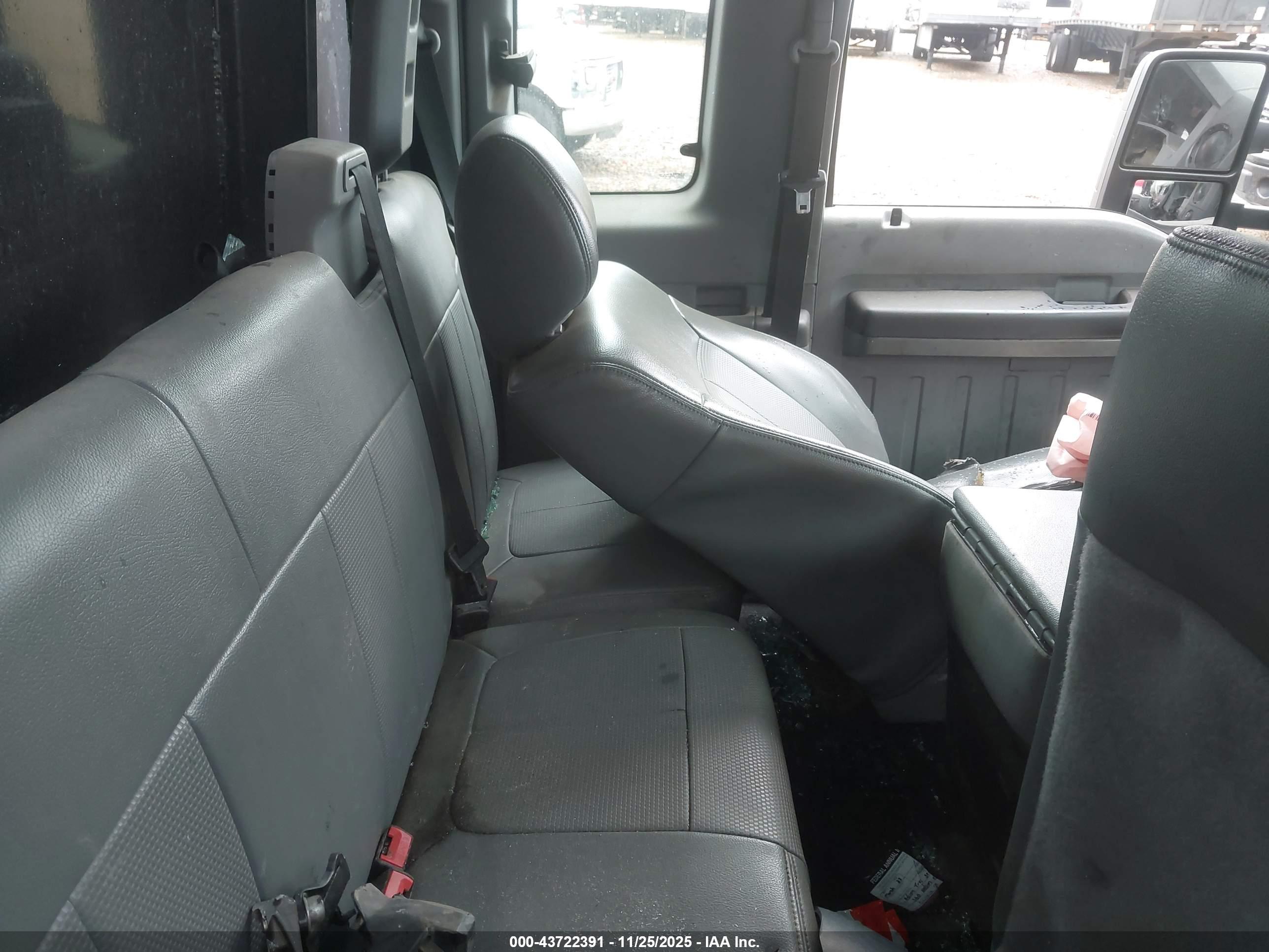 FORD F-550 image 8
