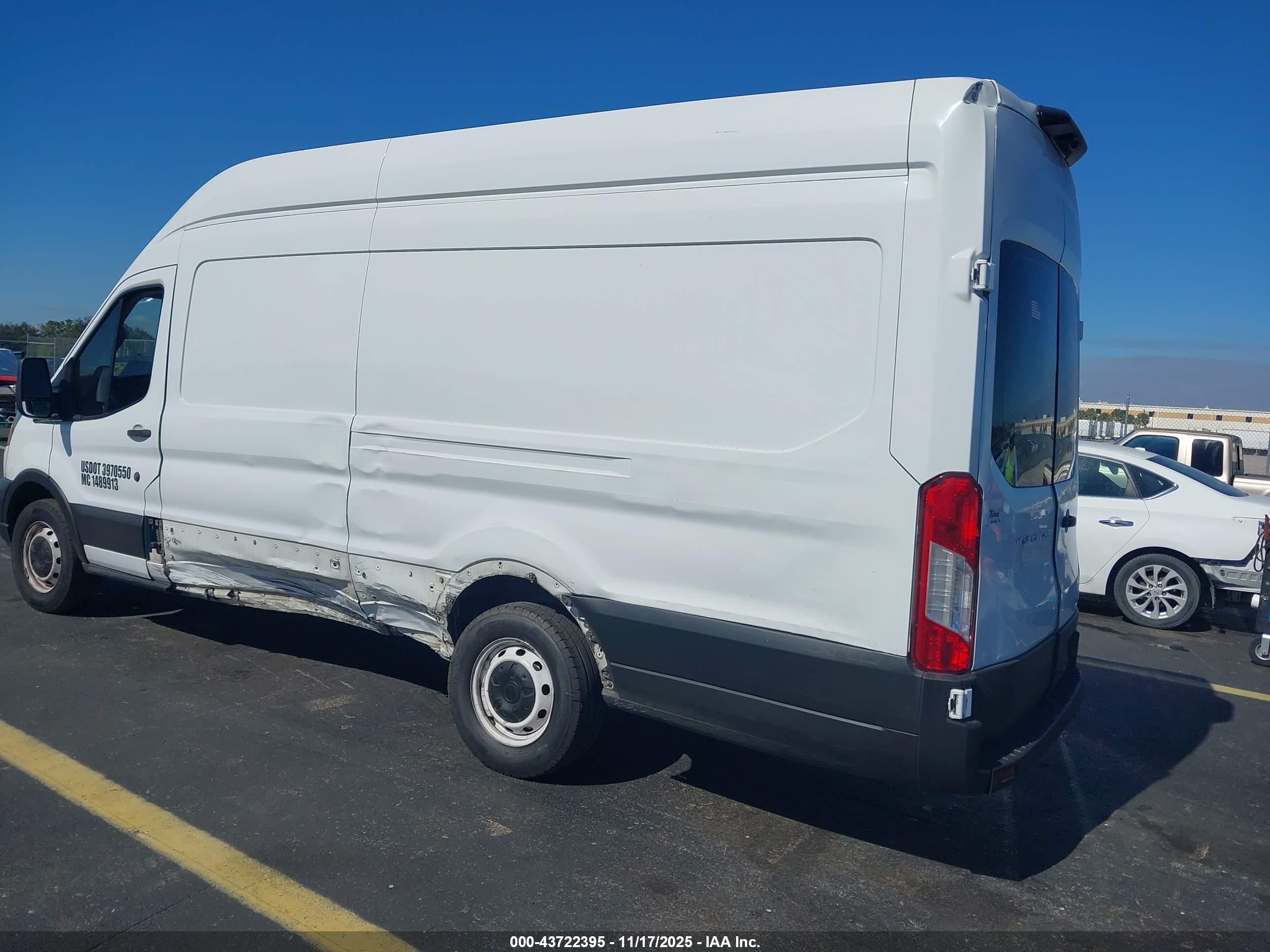 FORD TRANSIT-250 image 3