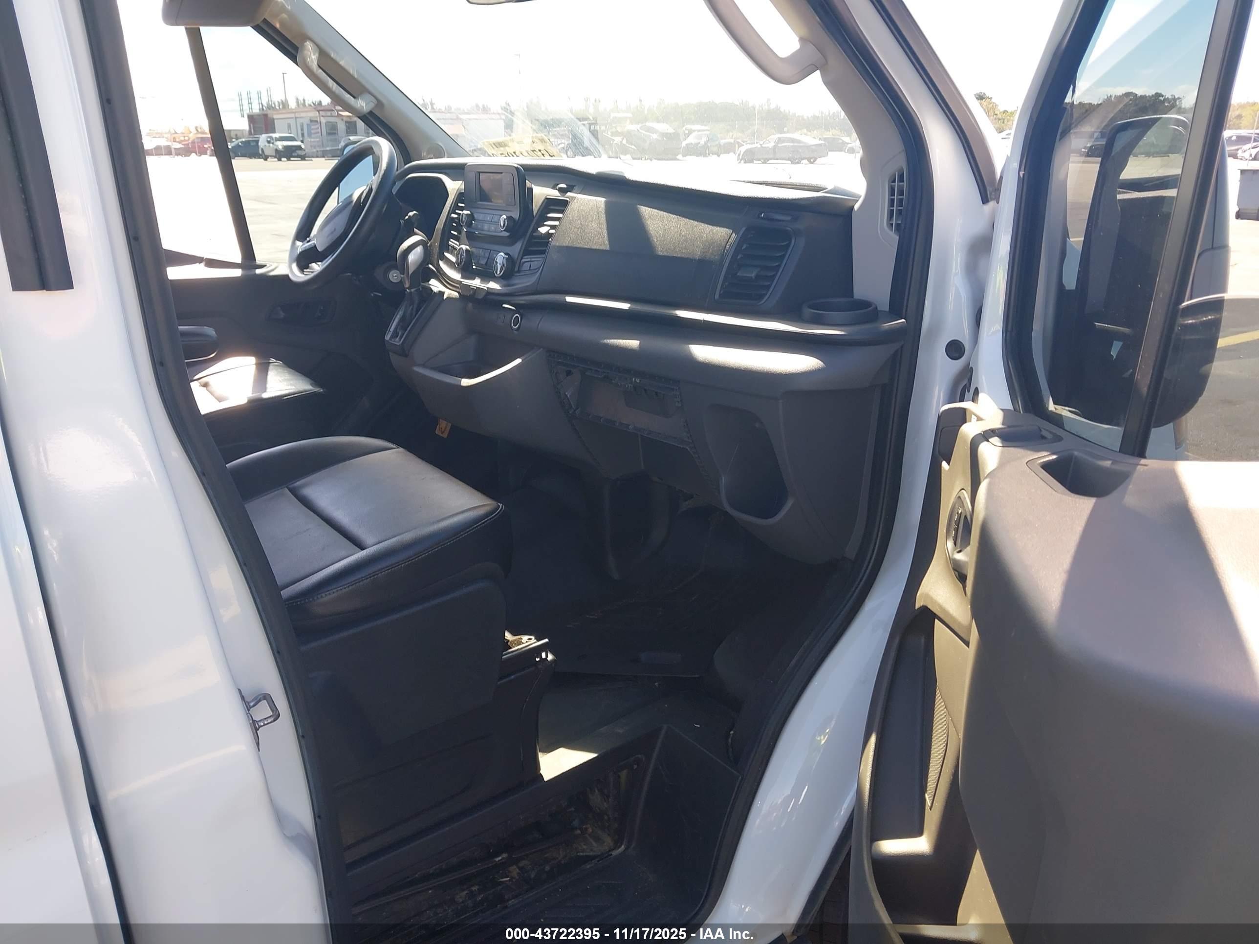 FORD TRANSIT-250 image 5