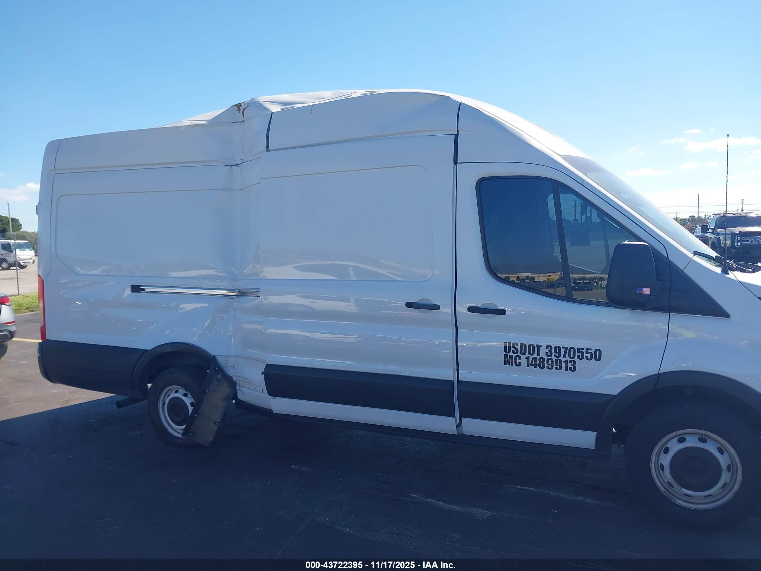 FORD TRANSIT-250 image 6