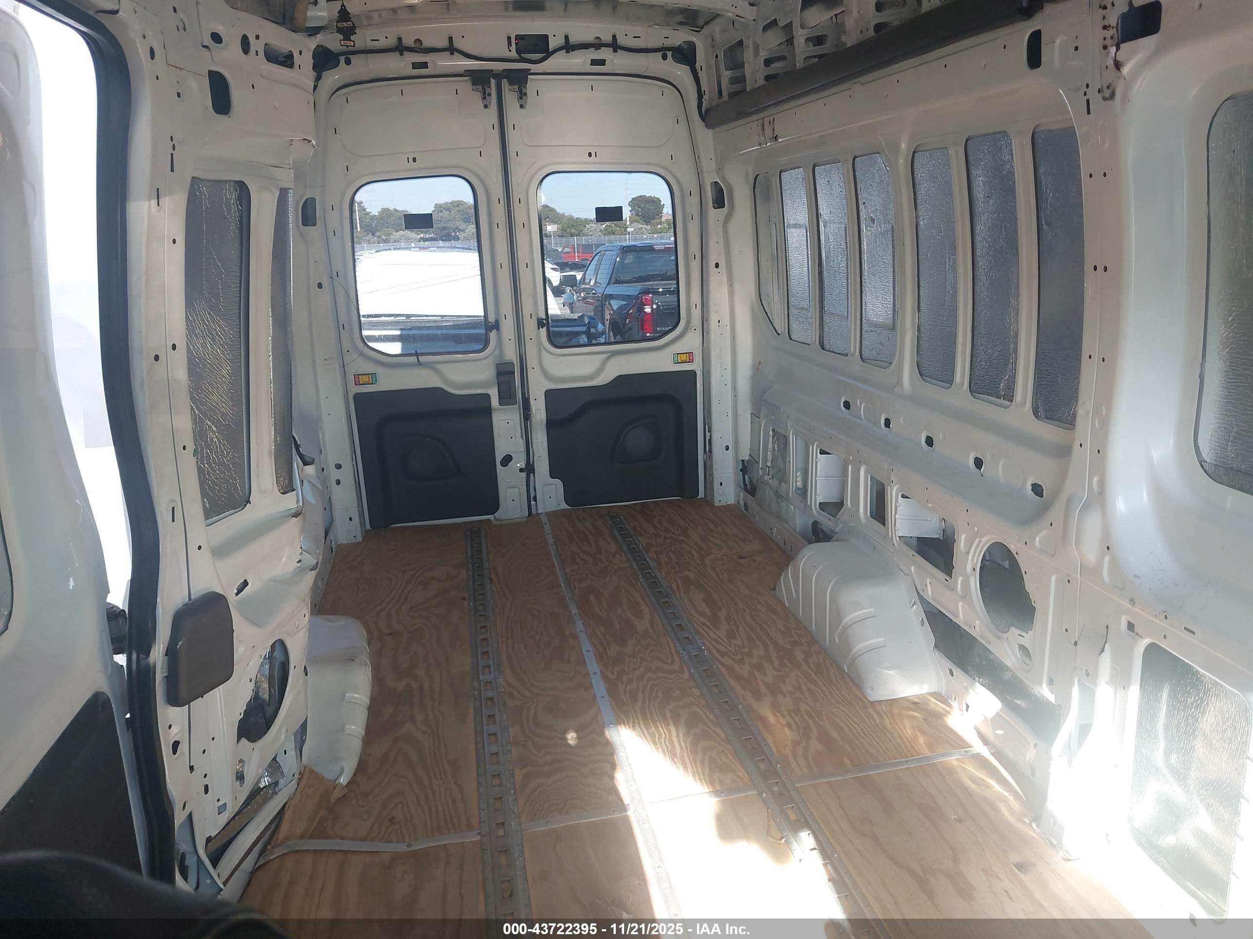 FORD TRANSIT-250 image 8