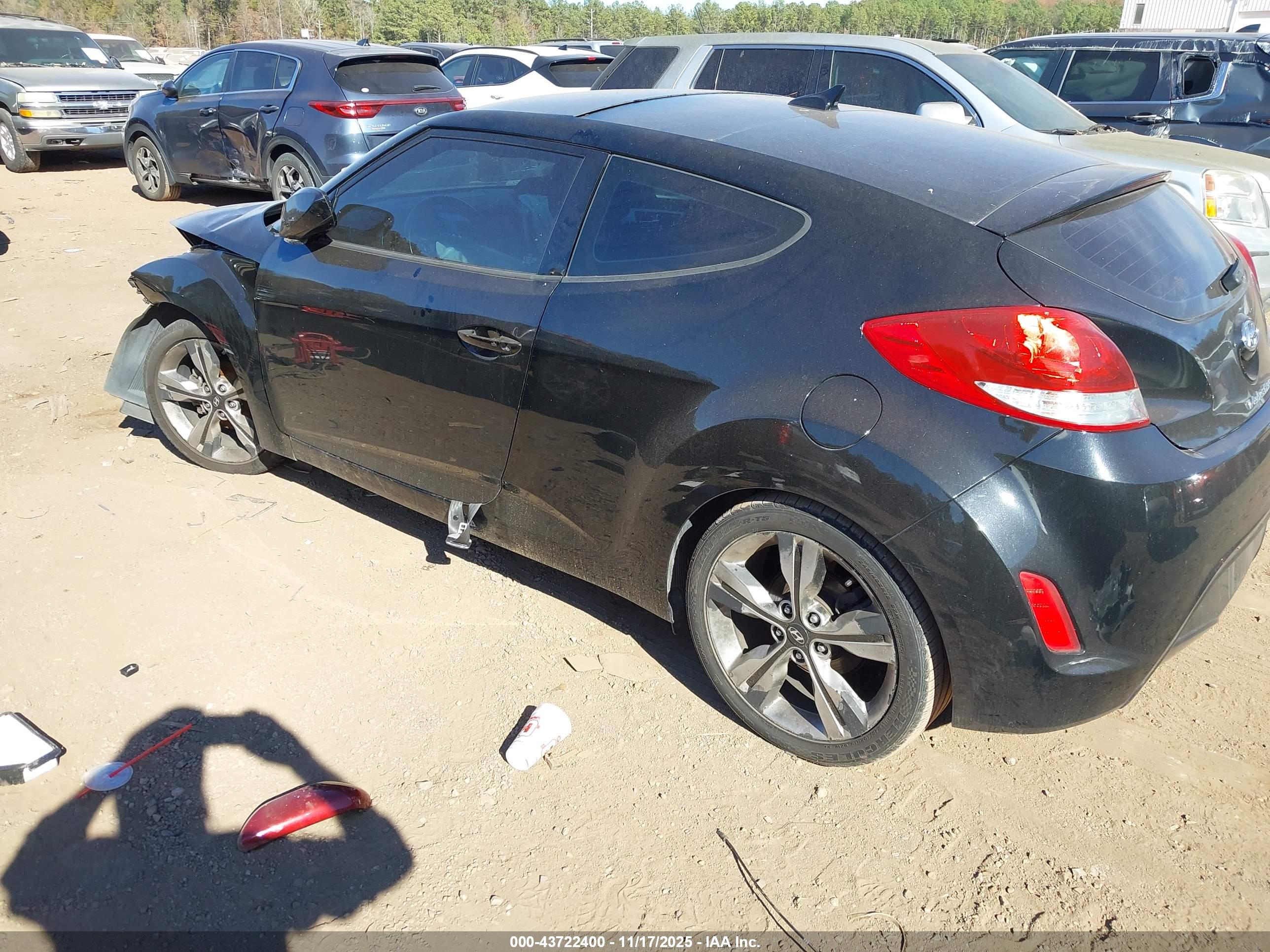 HYUNDAI VELOSTER image 3