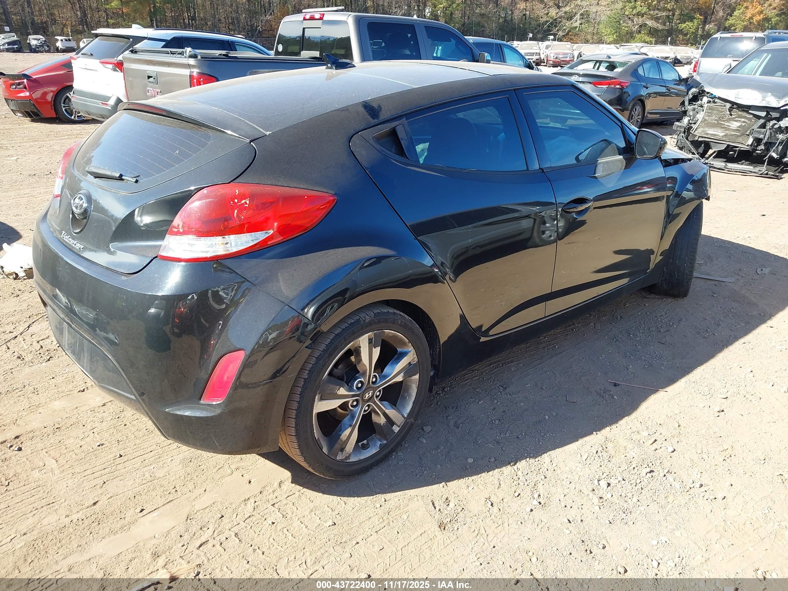 HYUNDAI VELOSTER image 4