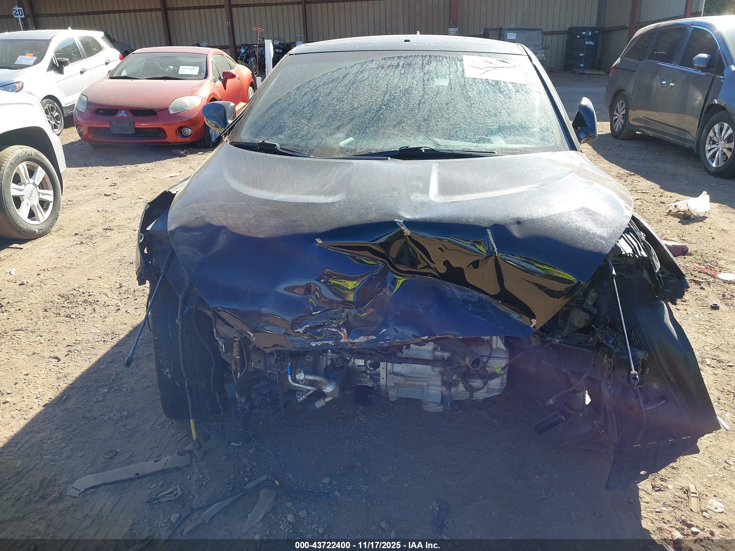 HYUNDAI VELOSTER image 6