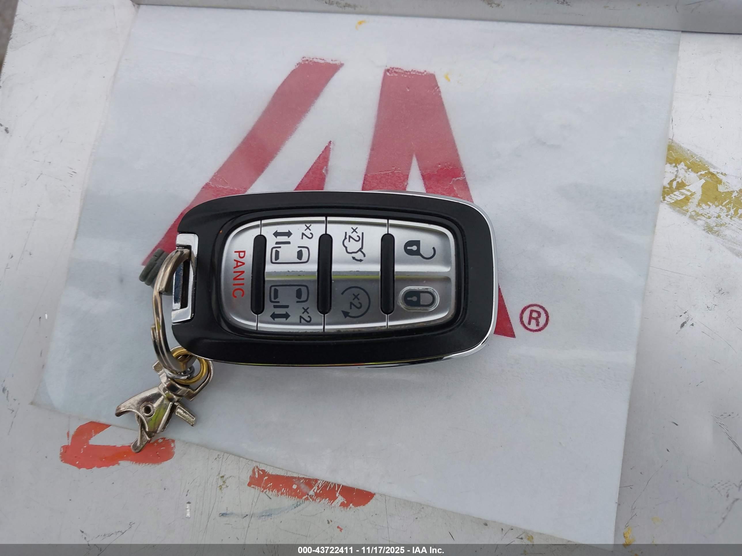 CHRYSLER PACIFICA image 11