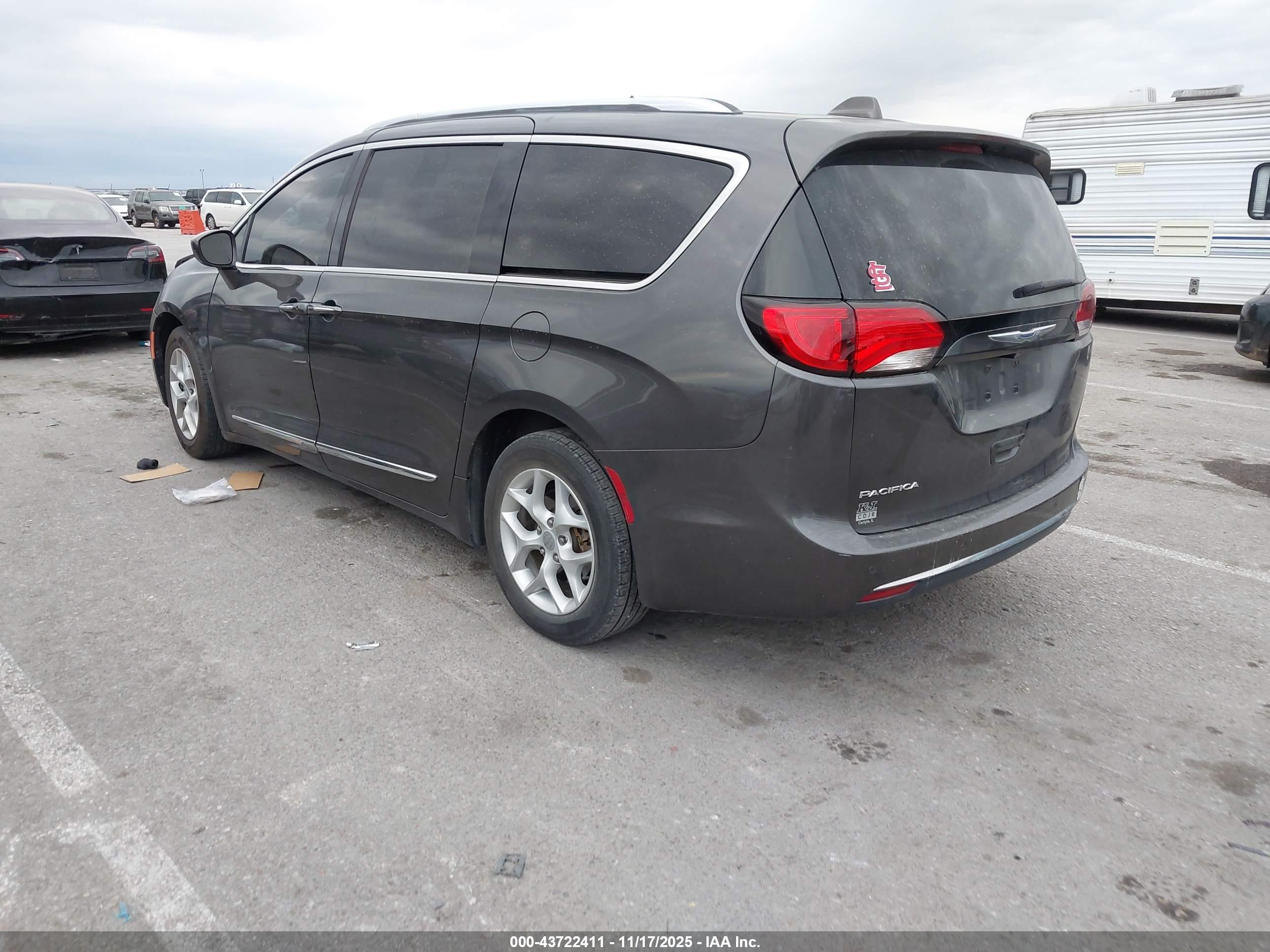 CHRYSLER PACIFICA image 3