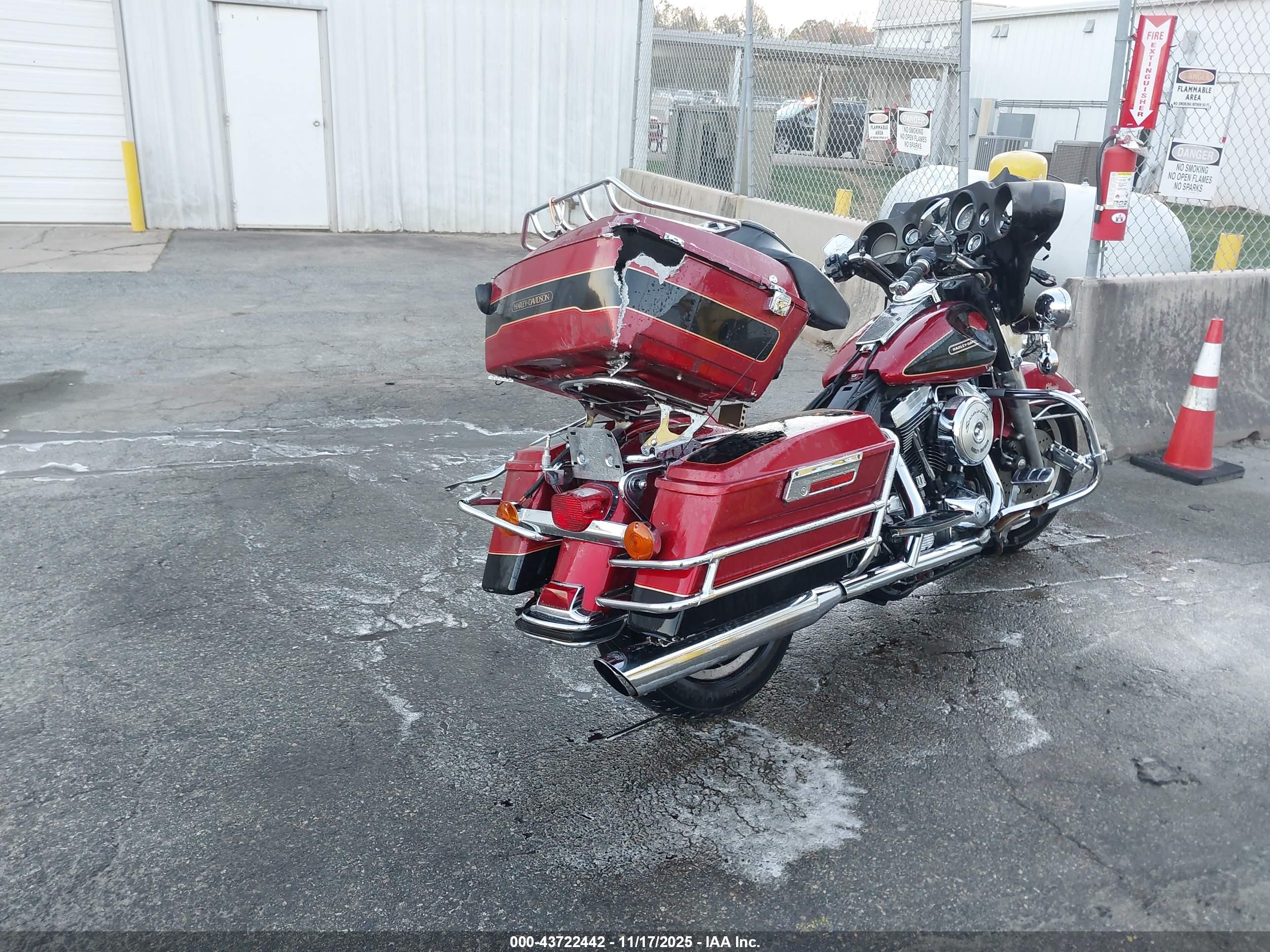HARLEY-DAVIDSON FLHTCI image 4