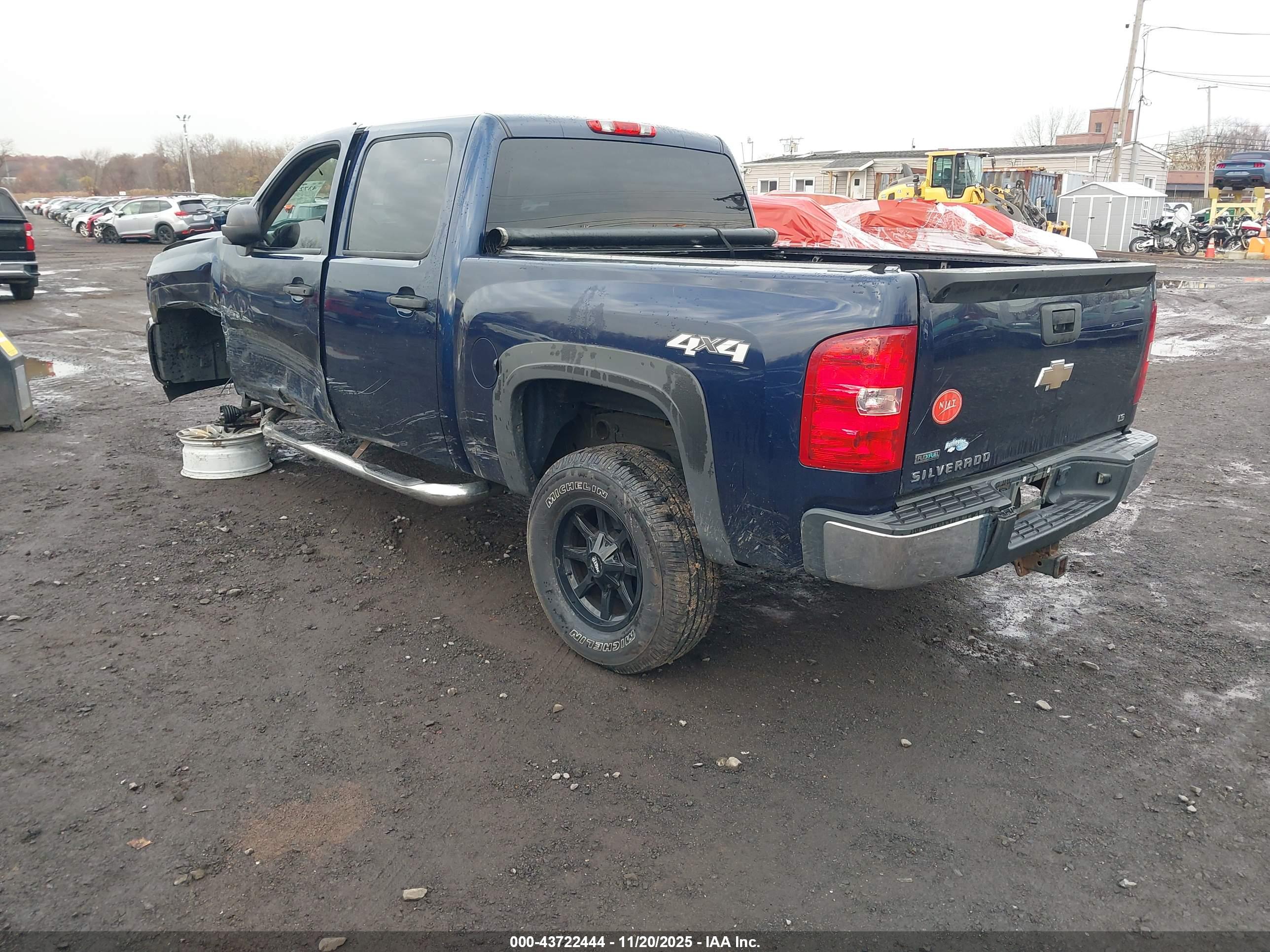 CHEVROLET SILVERADO image 3