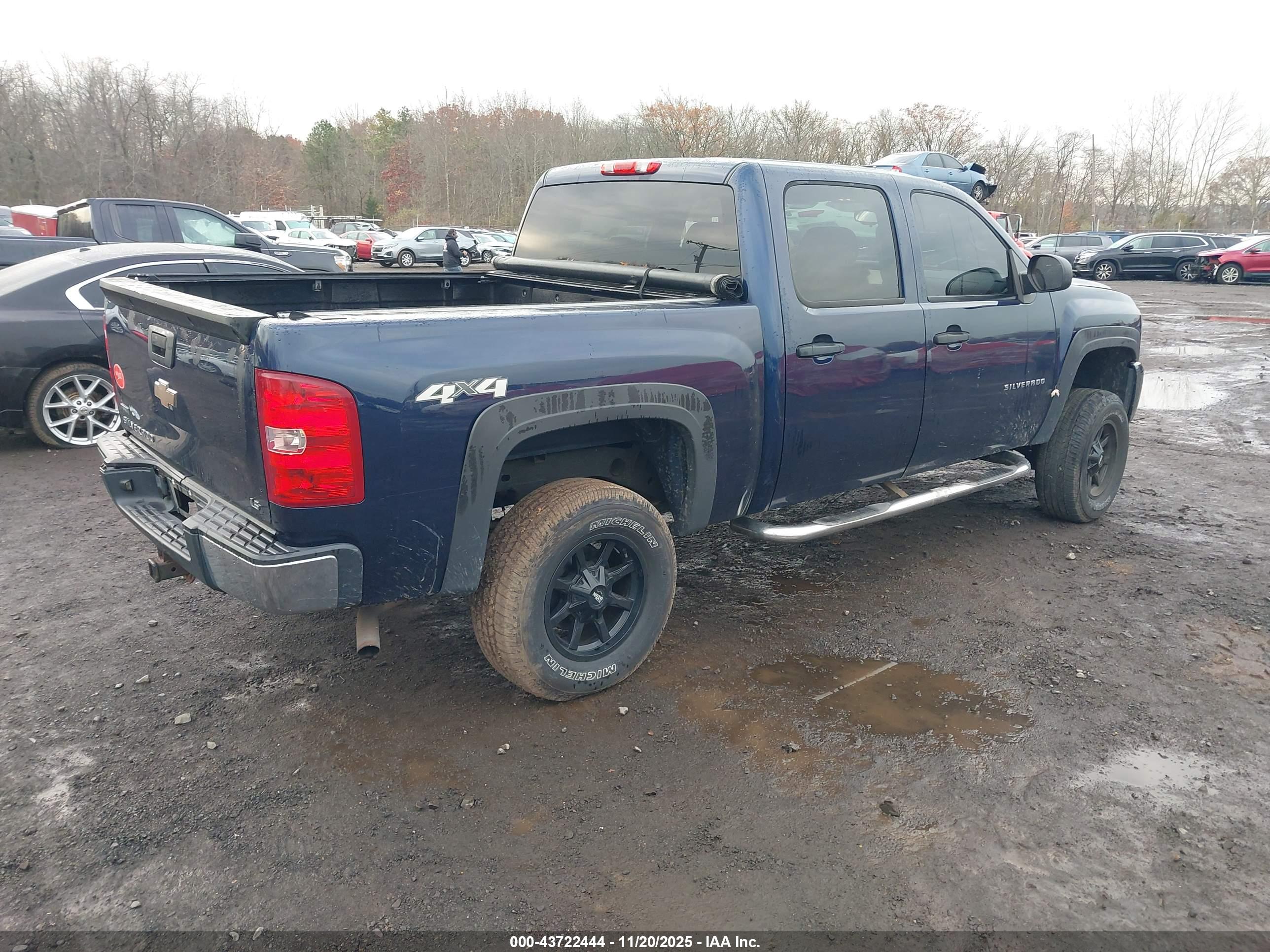 CHEVROLET SILVERADO image 4