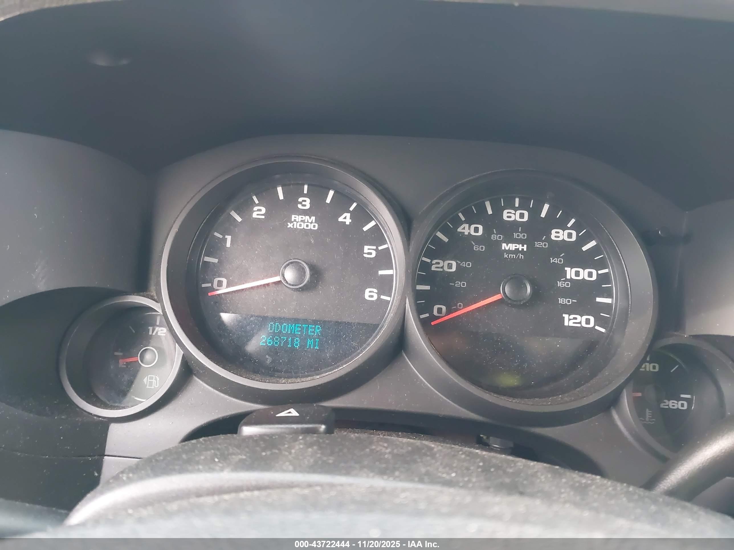 CHEVROLET SILVERADO image 7