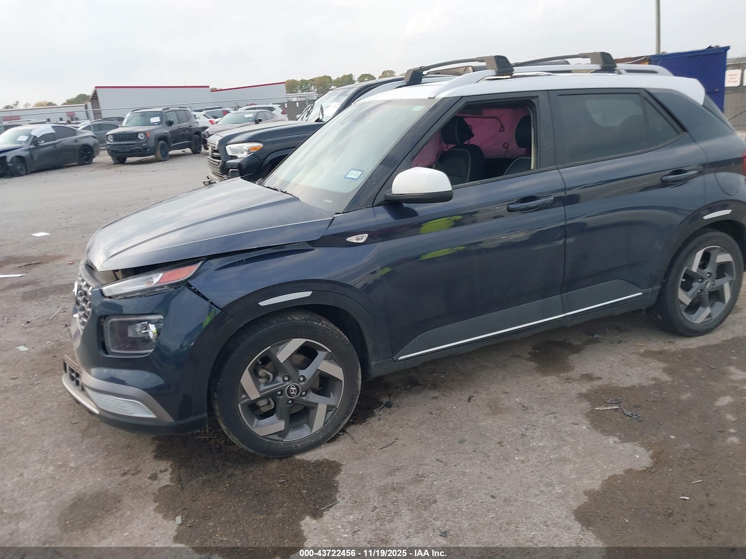 HYUNDAI VENUE image 2