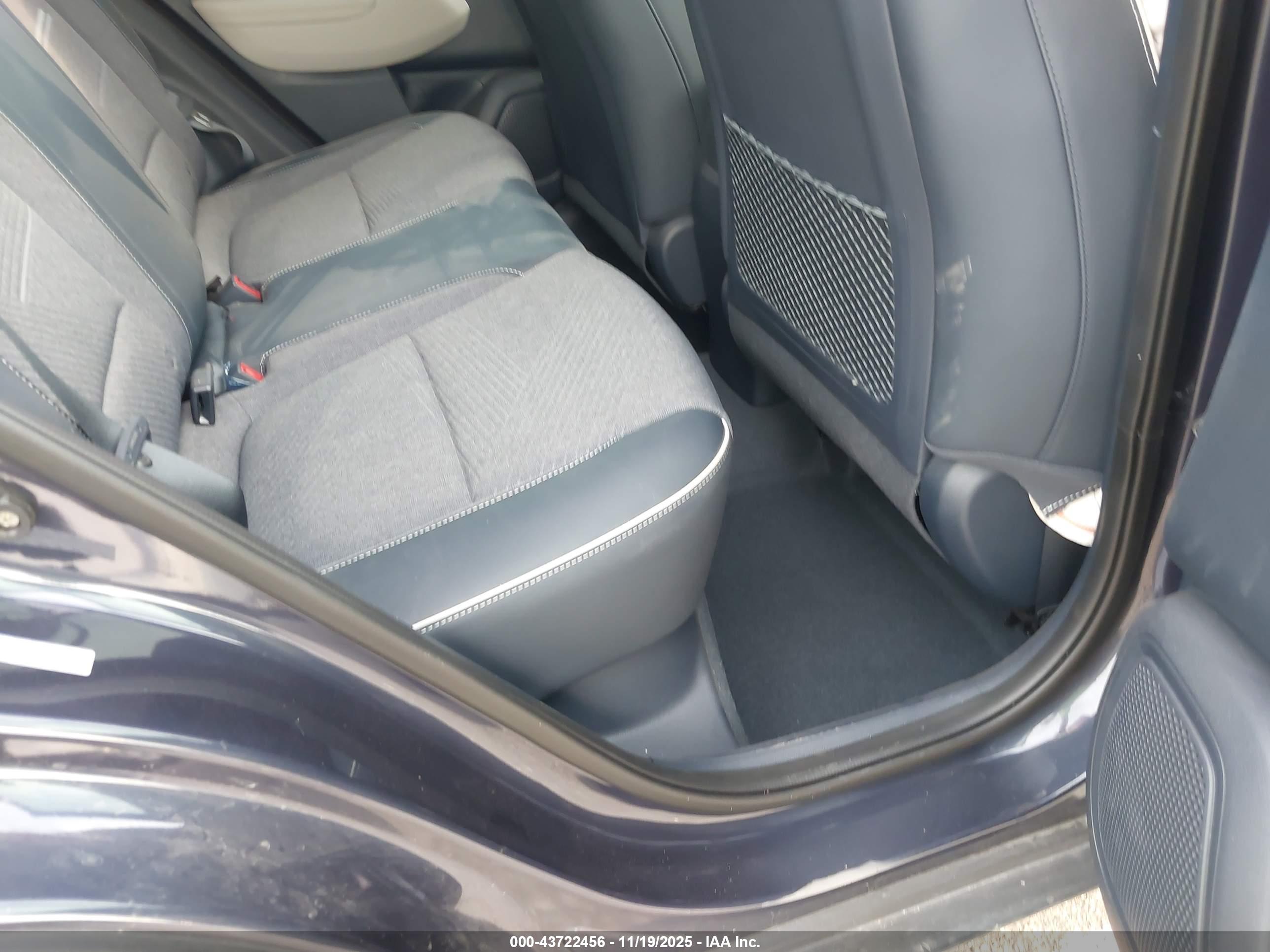 HYUNDAI VENUE image 8