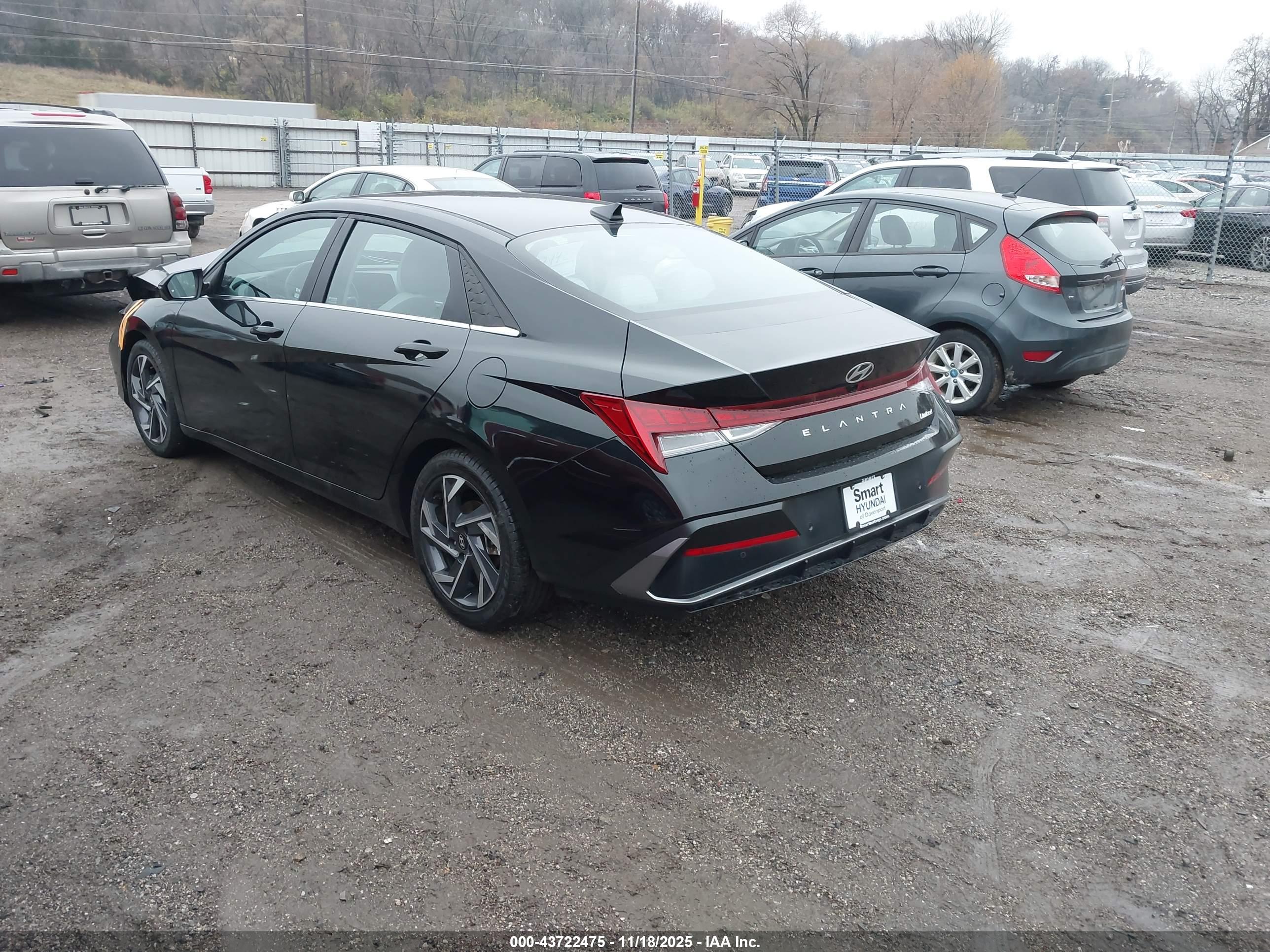 HYUNDAI ELANTRA image 3