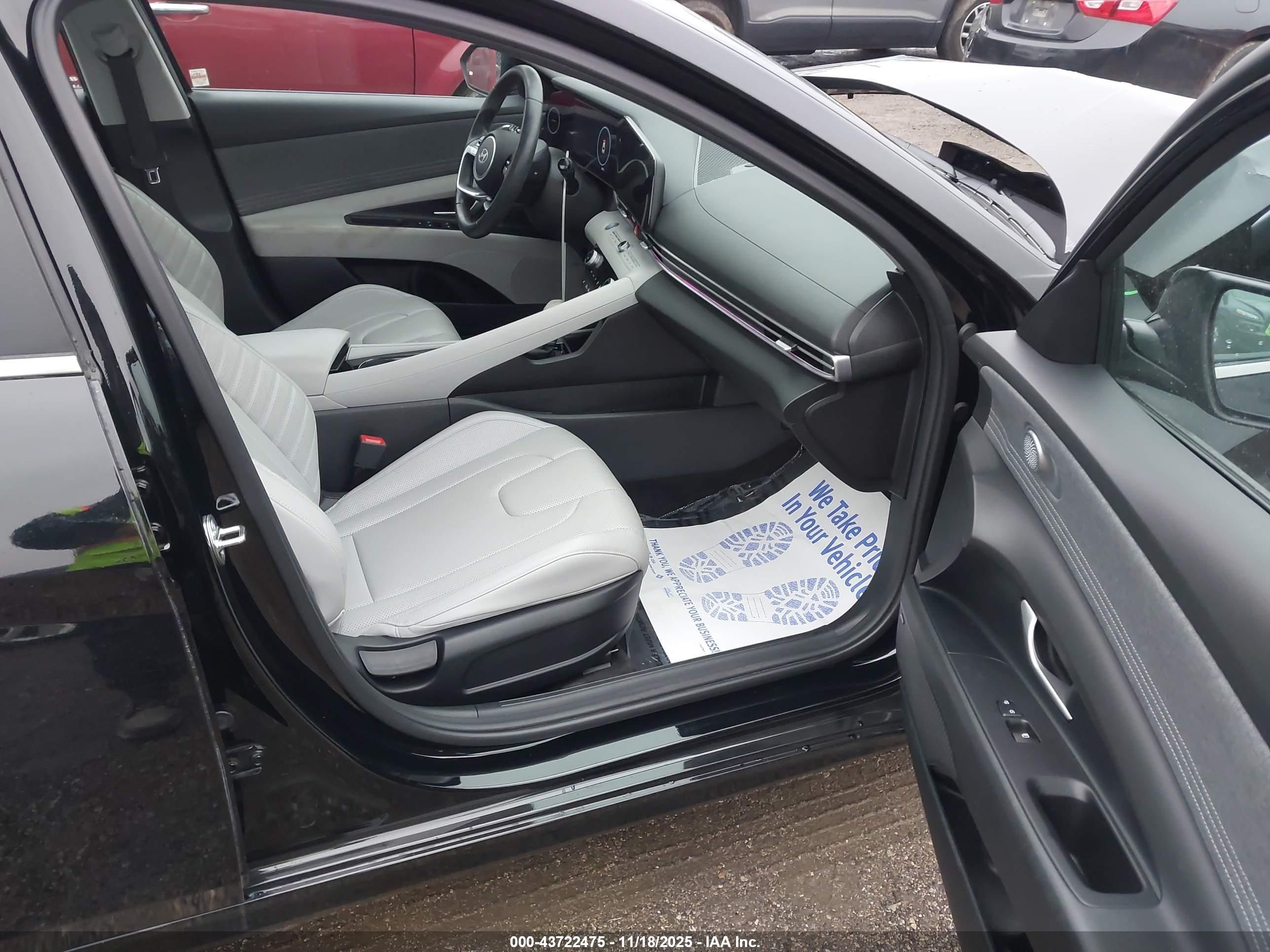 HYUNDAI ELANTRA image 5