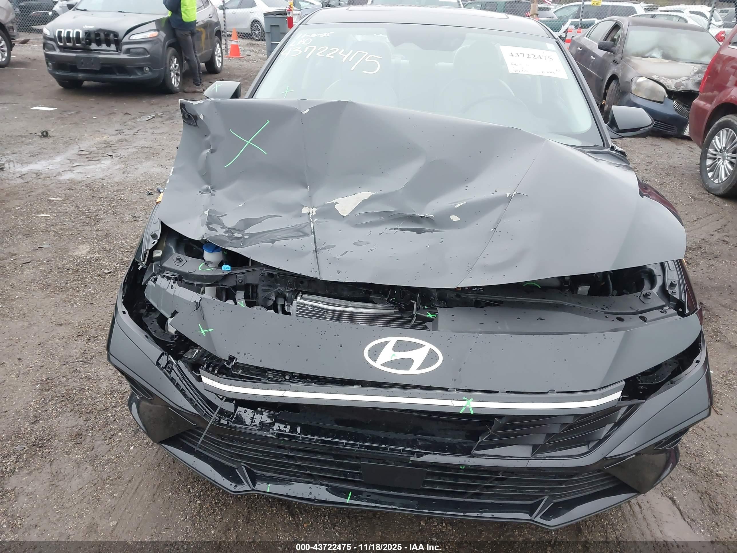 HYUNDAI ELANTRA image 6