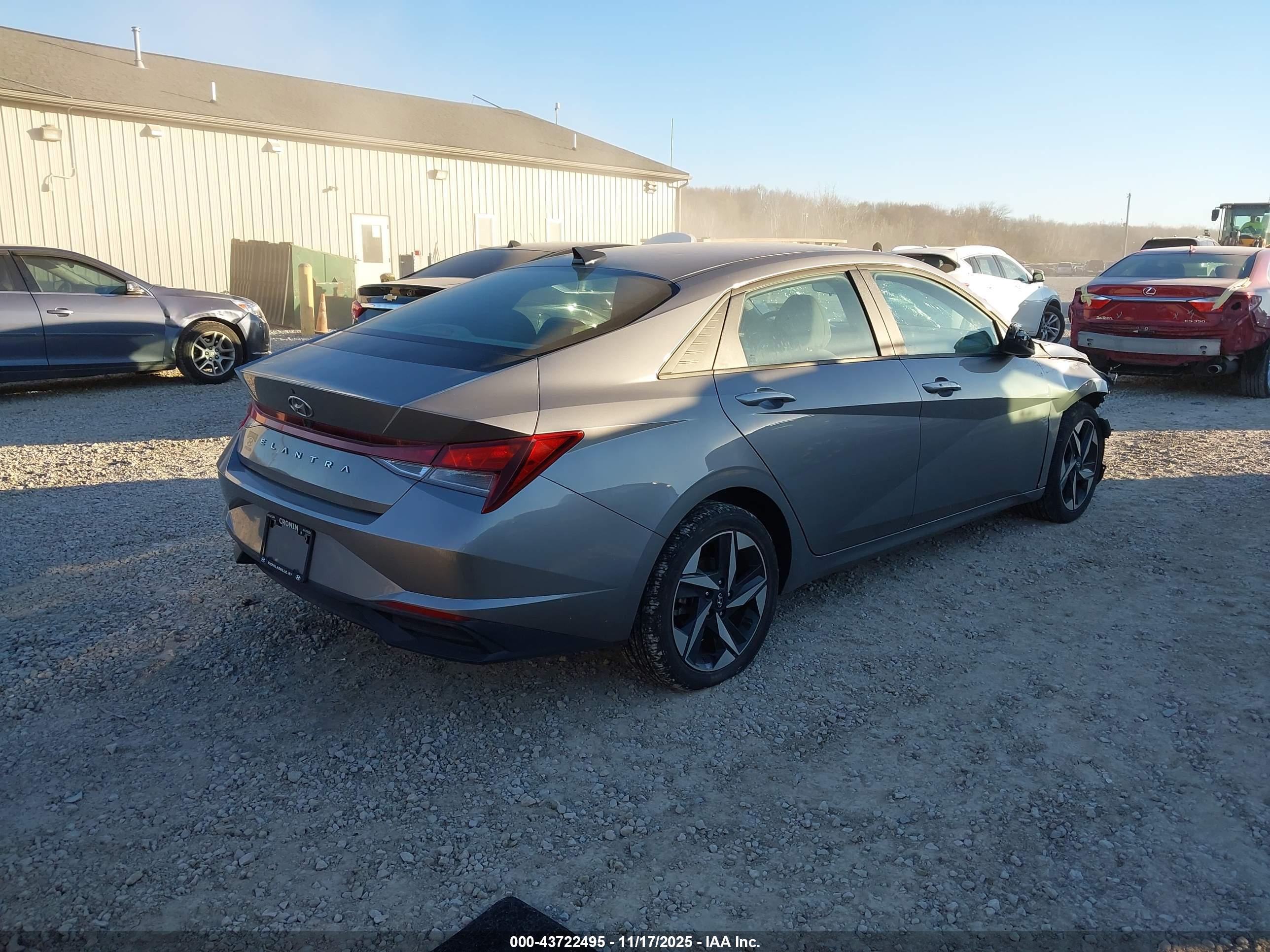 HYUNDAI ELANTRA image 4
