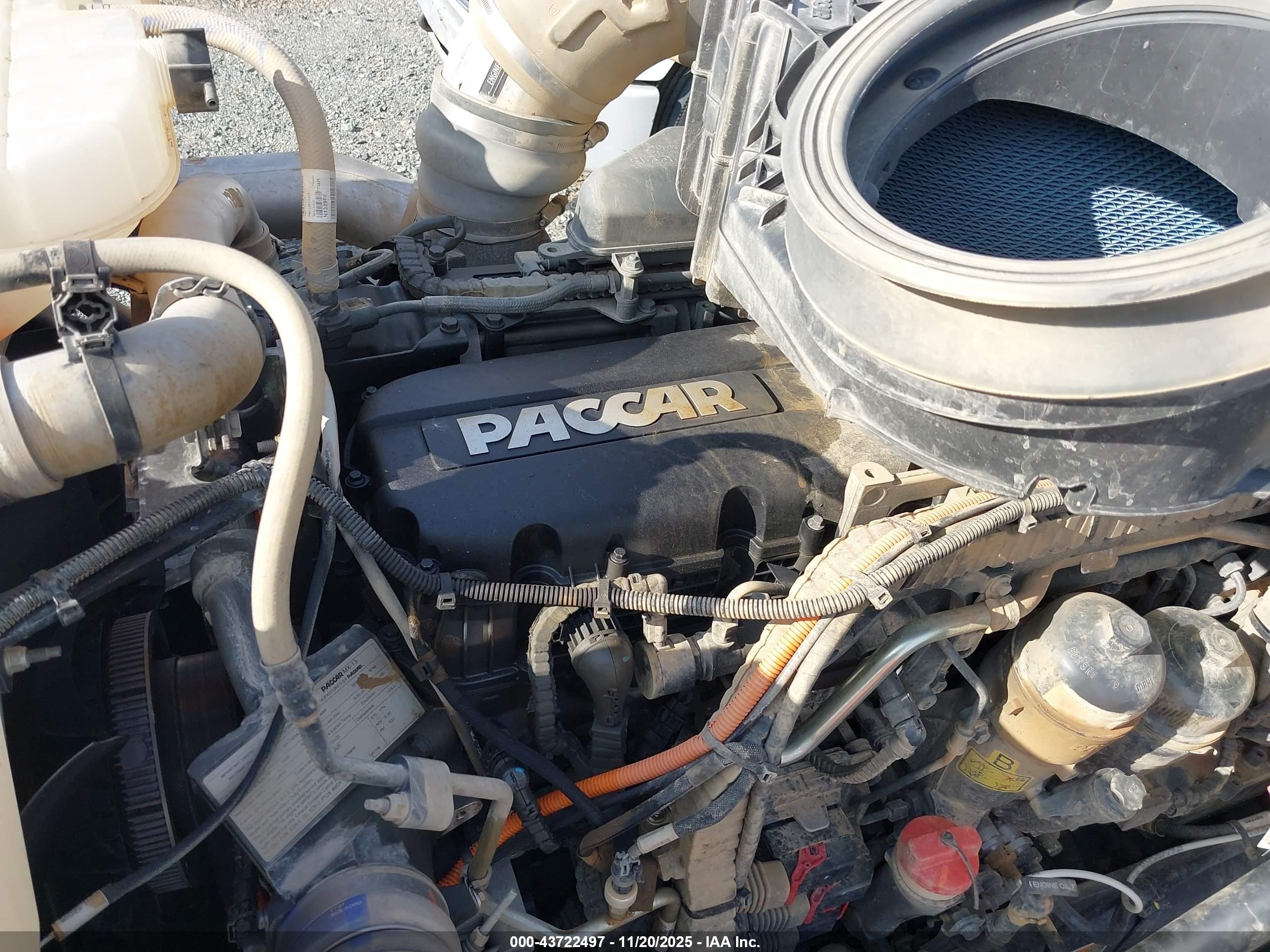 PETERBILT 567 image 10