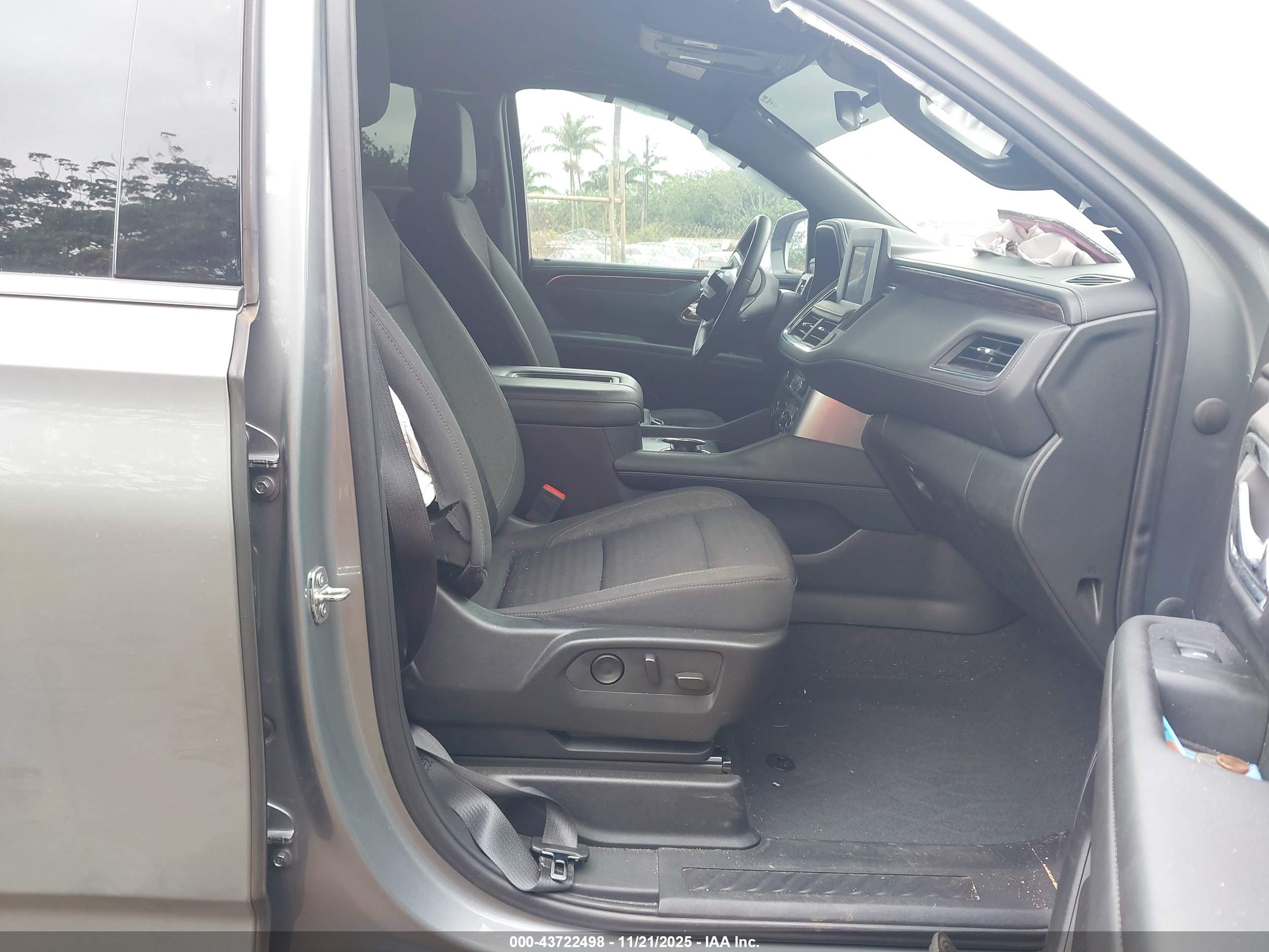 CHEVROLET TAHOE image 5