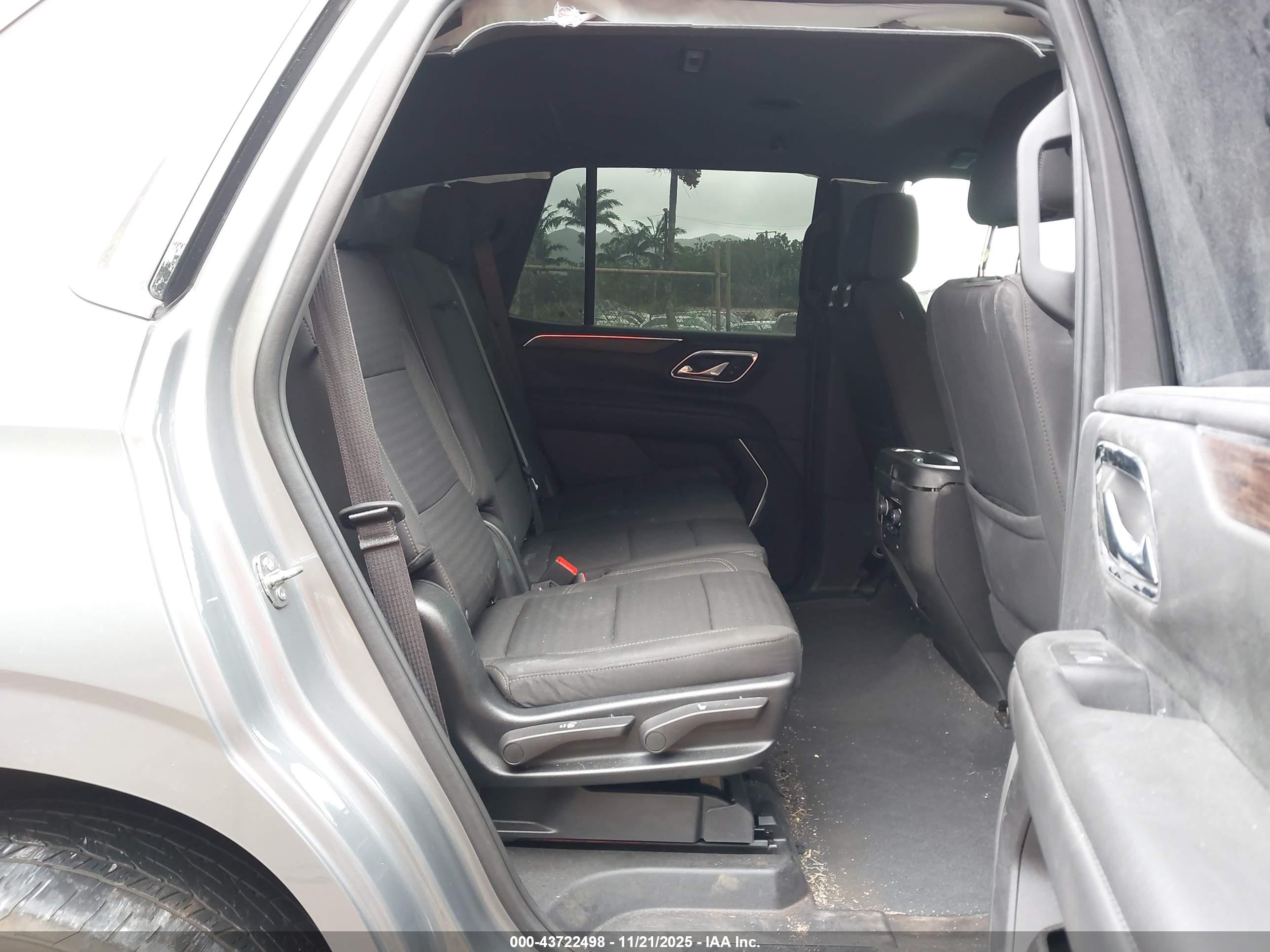 CHEVROLET TAHOE image 8