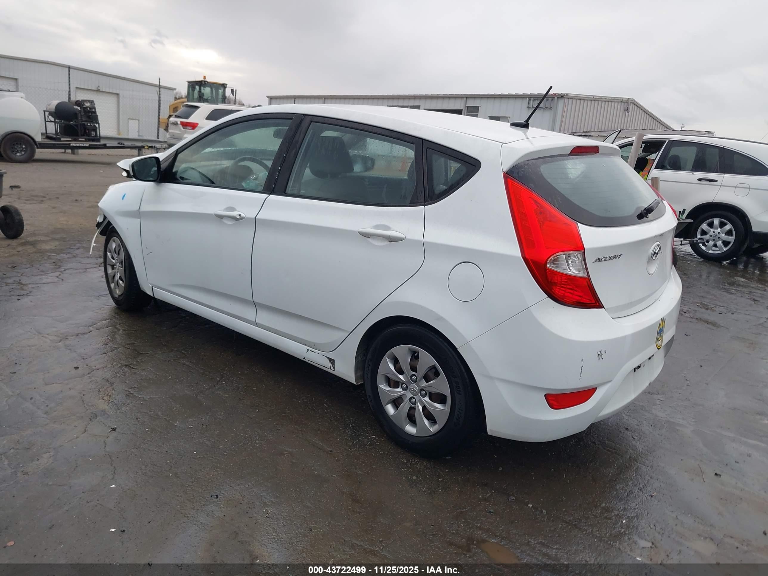 HYUNDAI ACCENT image 3