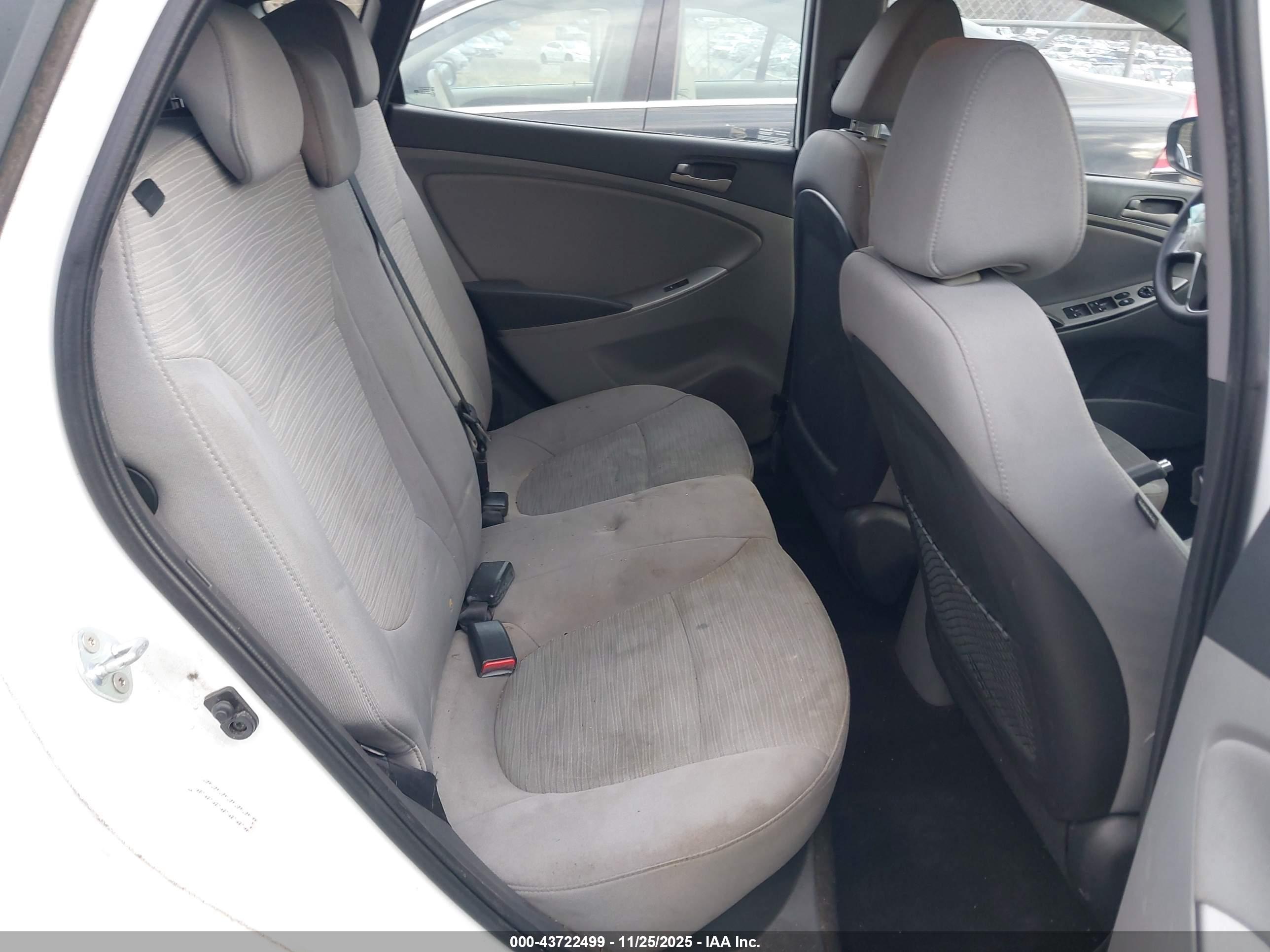 HYUNDAI ACCENT image 8
